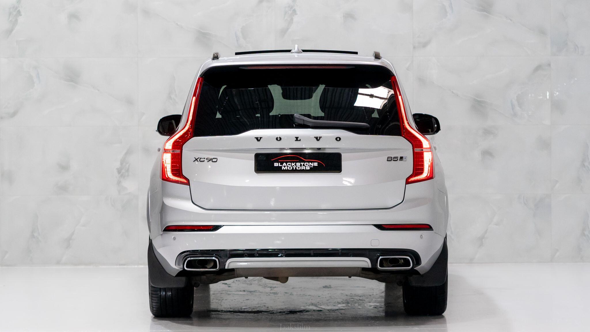 Volvo XC90 view 6