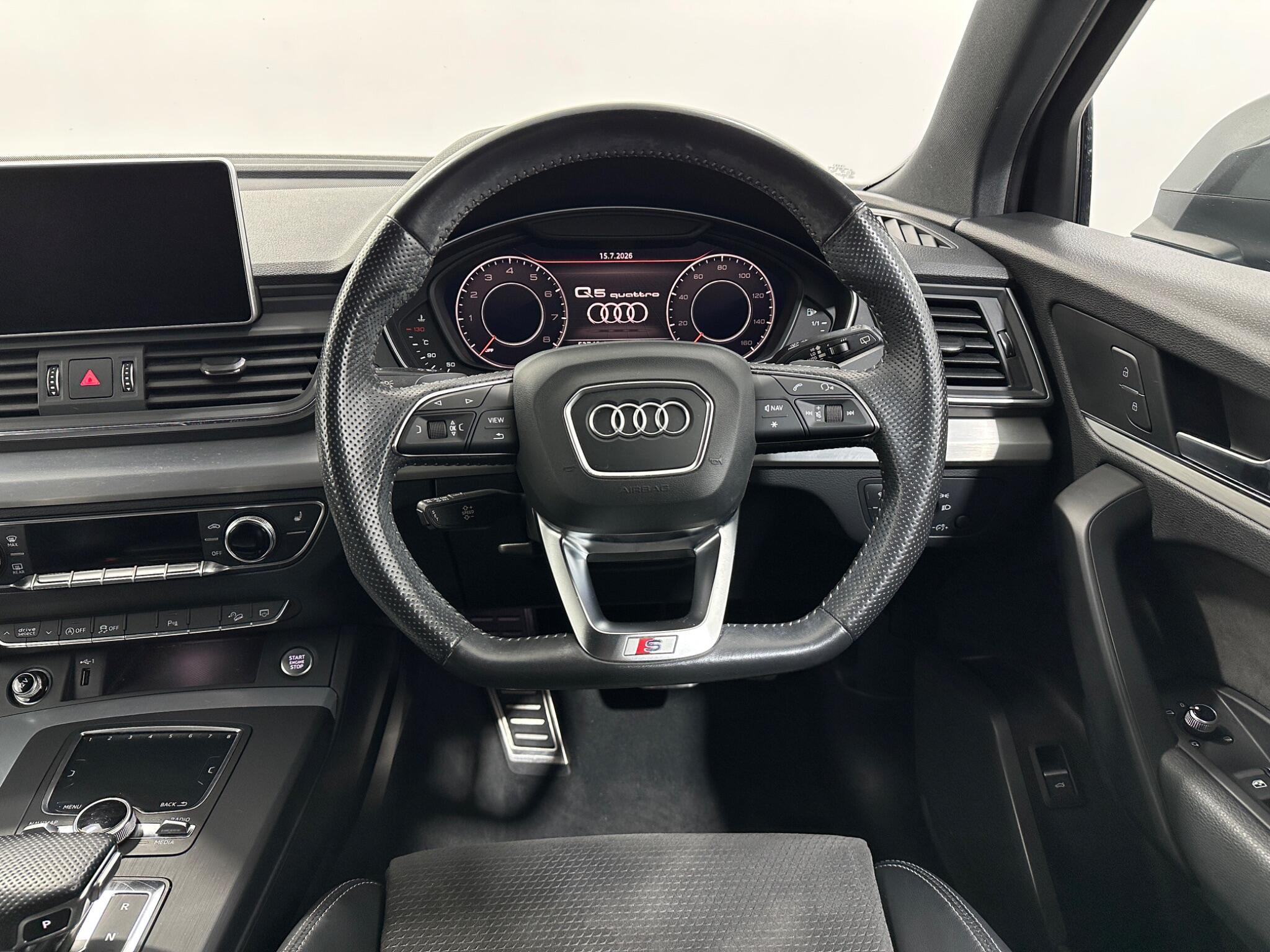 Audi Q5 view 13