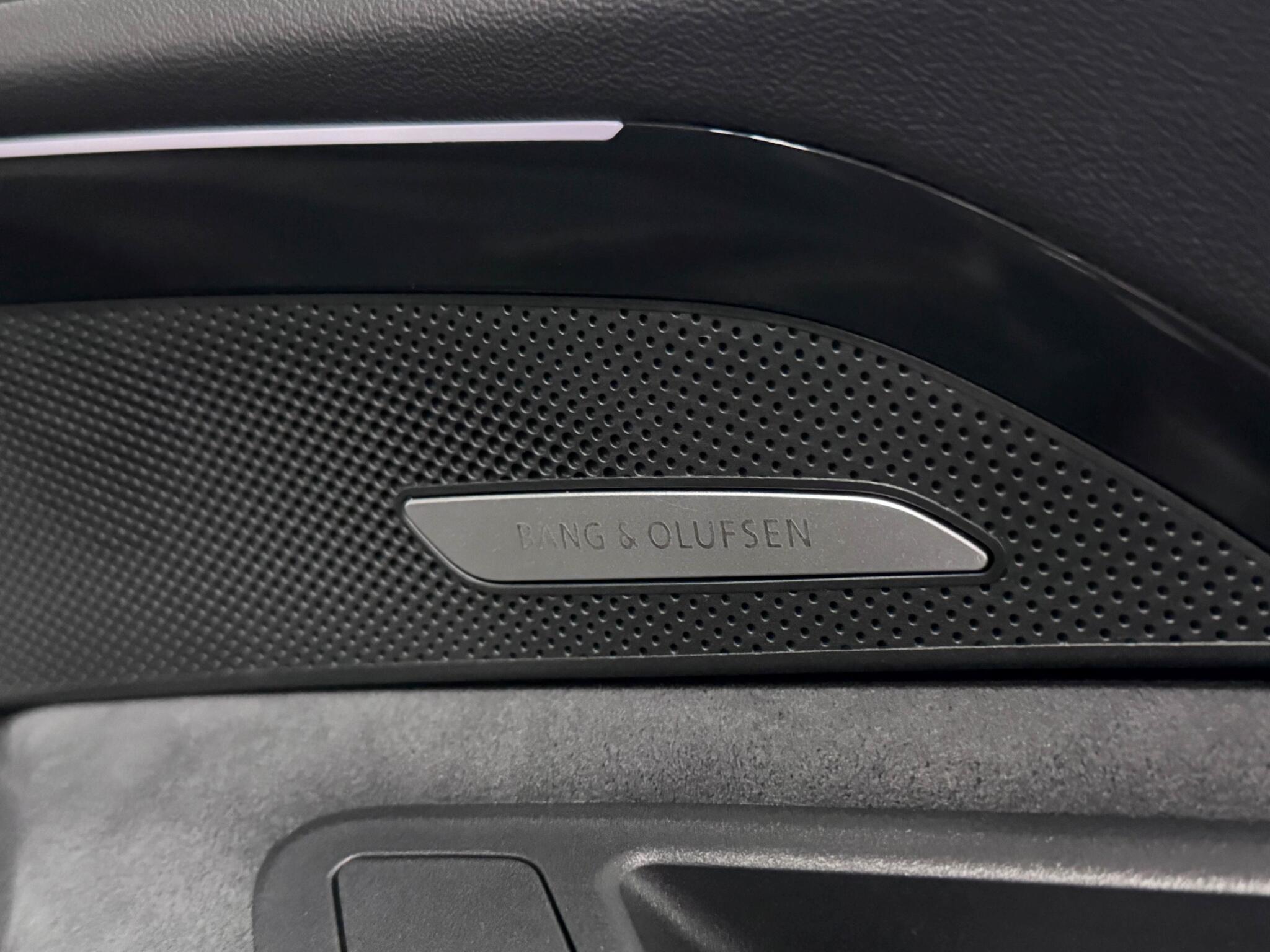 Audi Q5 view 18