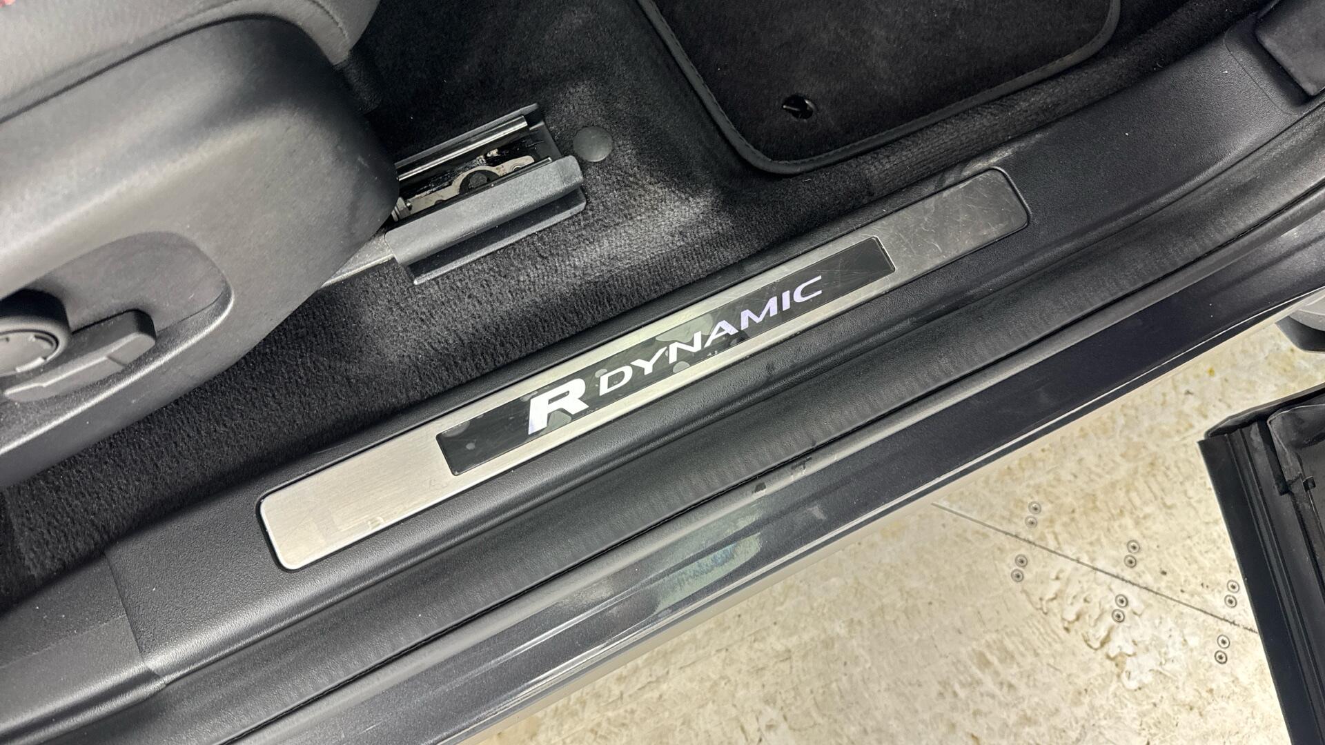 Land Rover Discovery Sport view 19