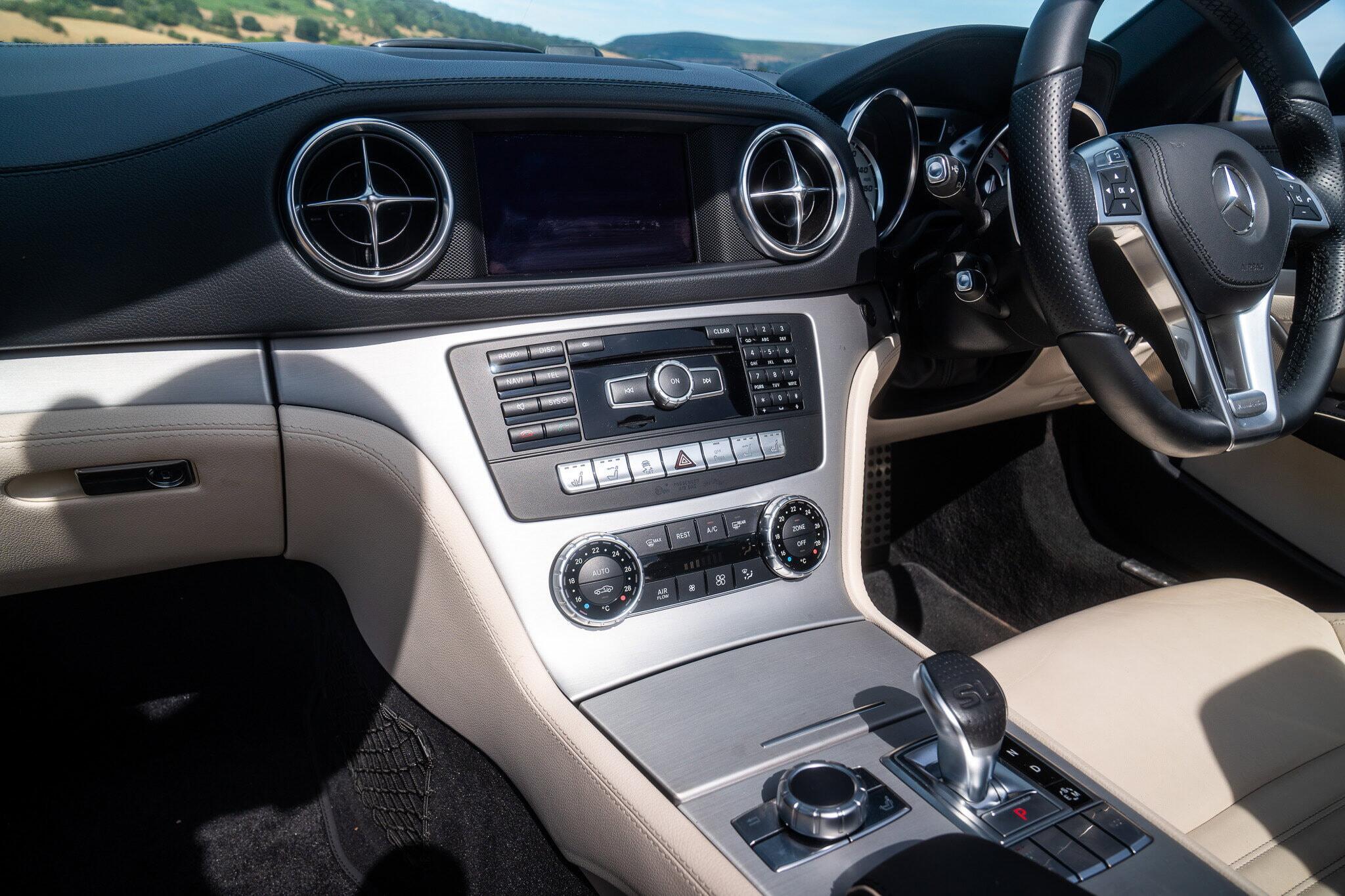 Mercedes-Benz SL view 39