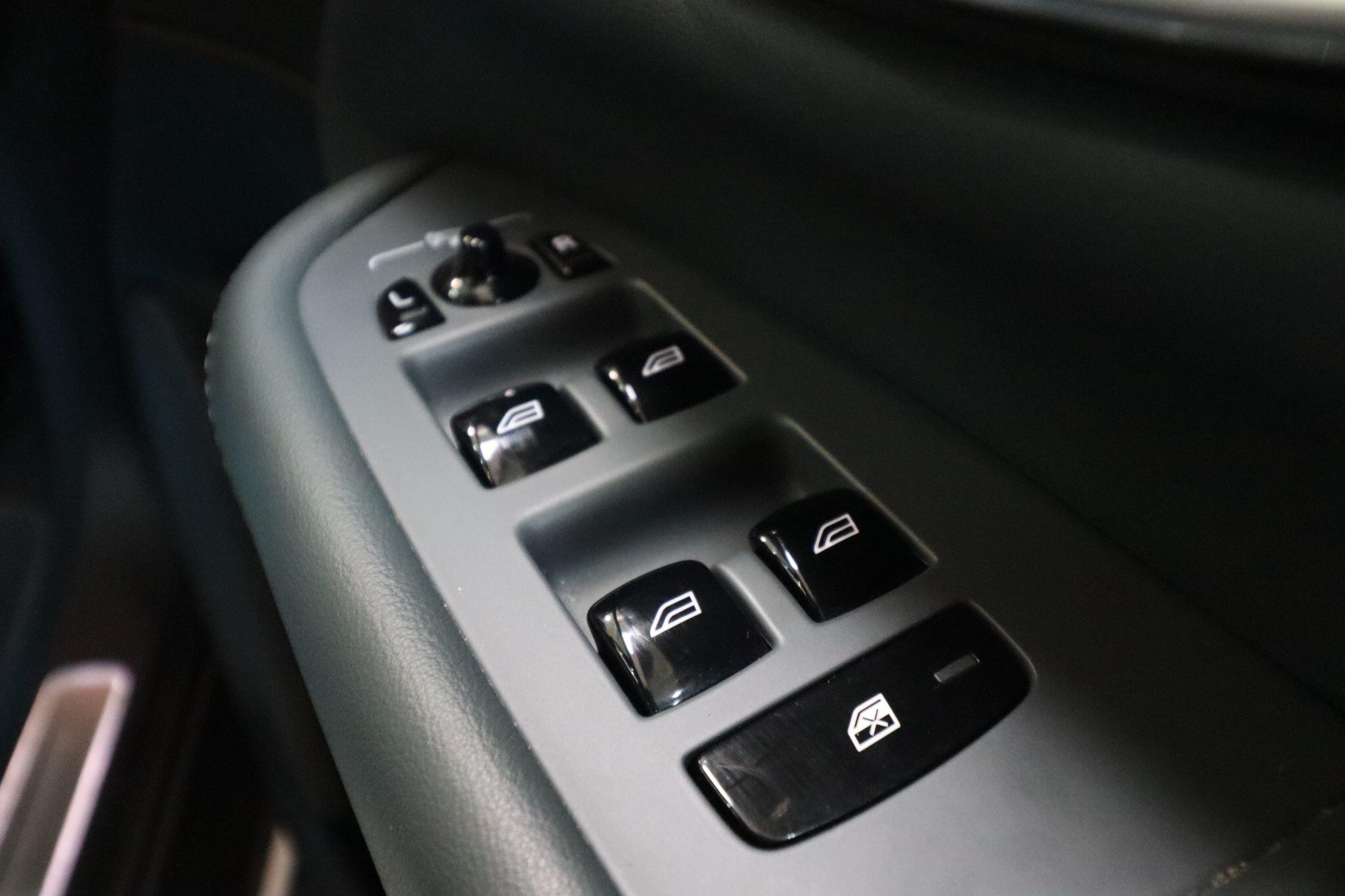 Volvo XC90 view 17