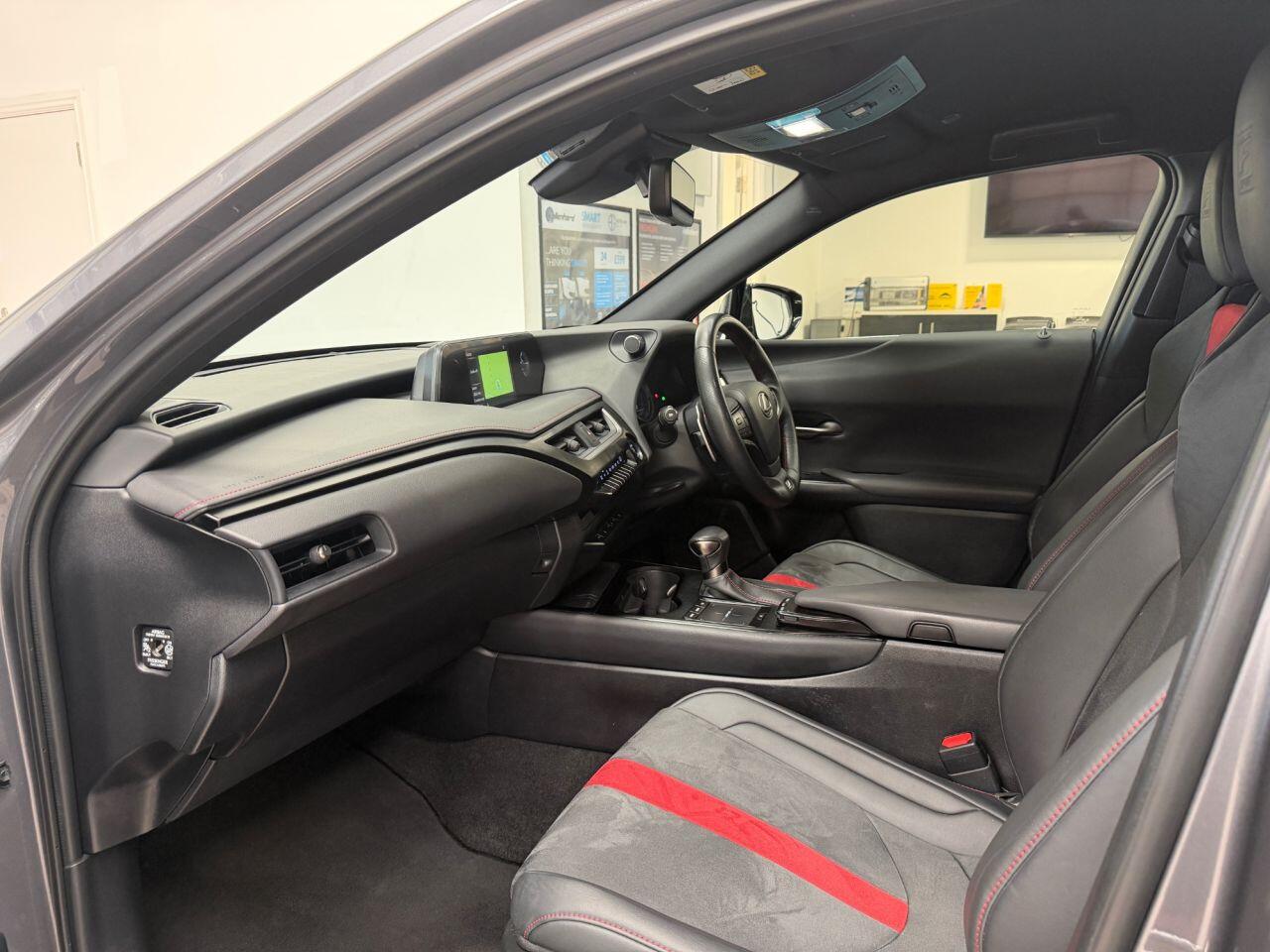 Lexus Ux view 32