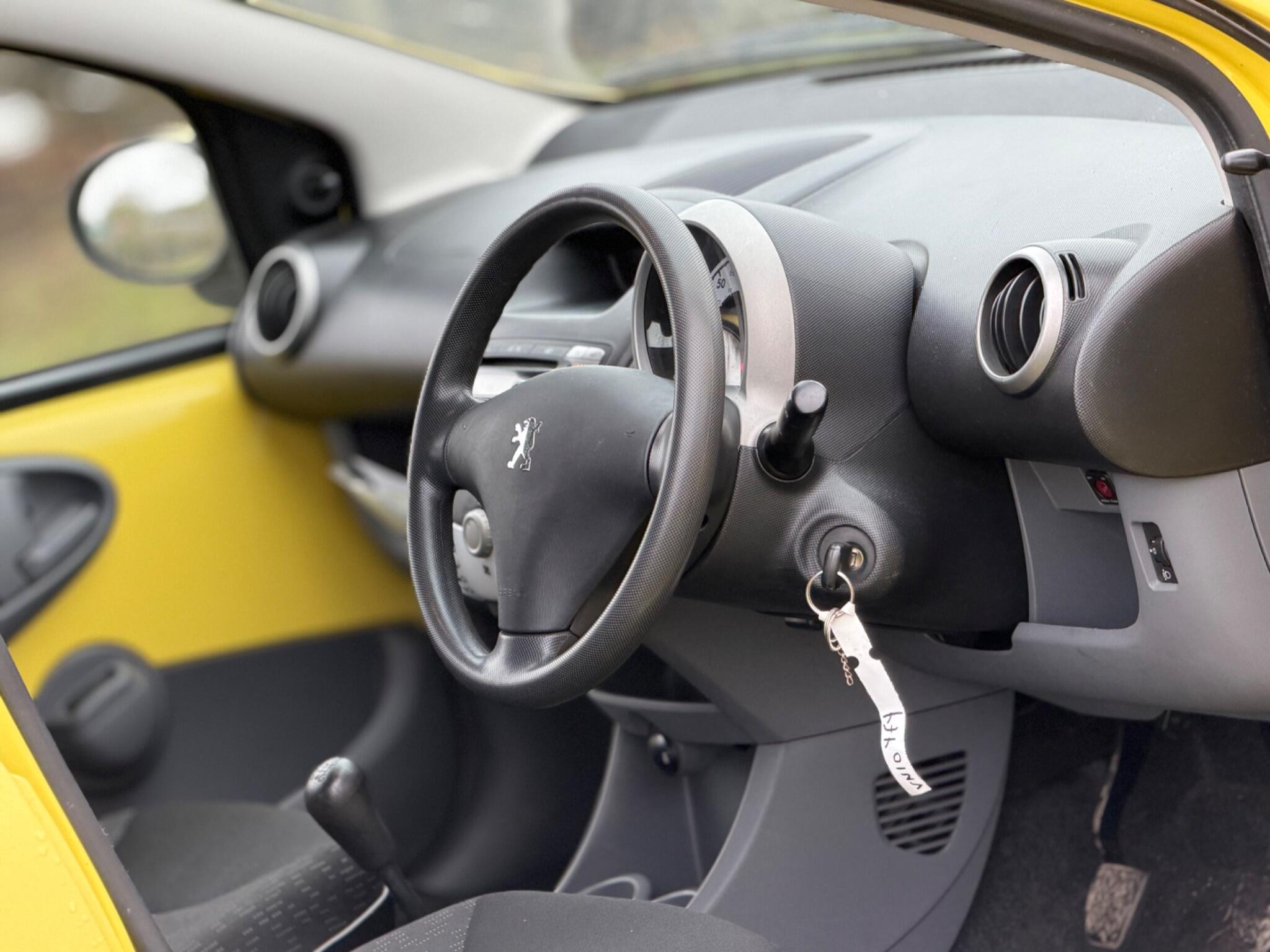 2010 Peugeot 107 1.0 12V Urban Euro 4 5dr image 17