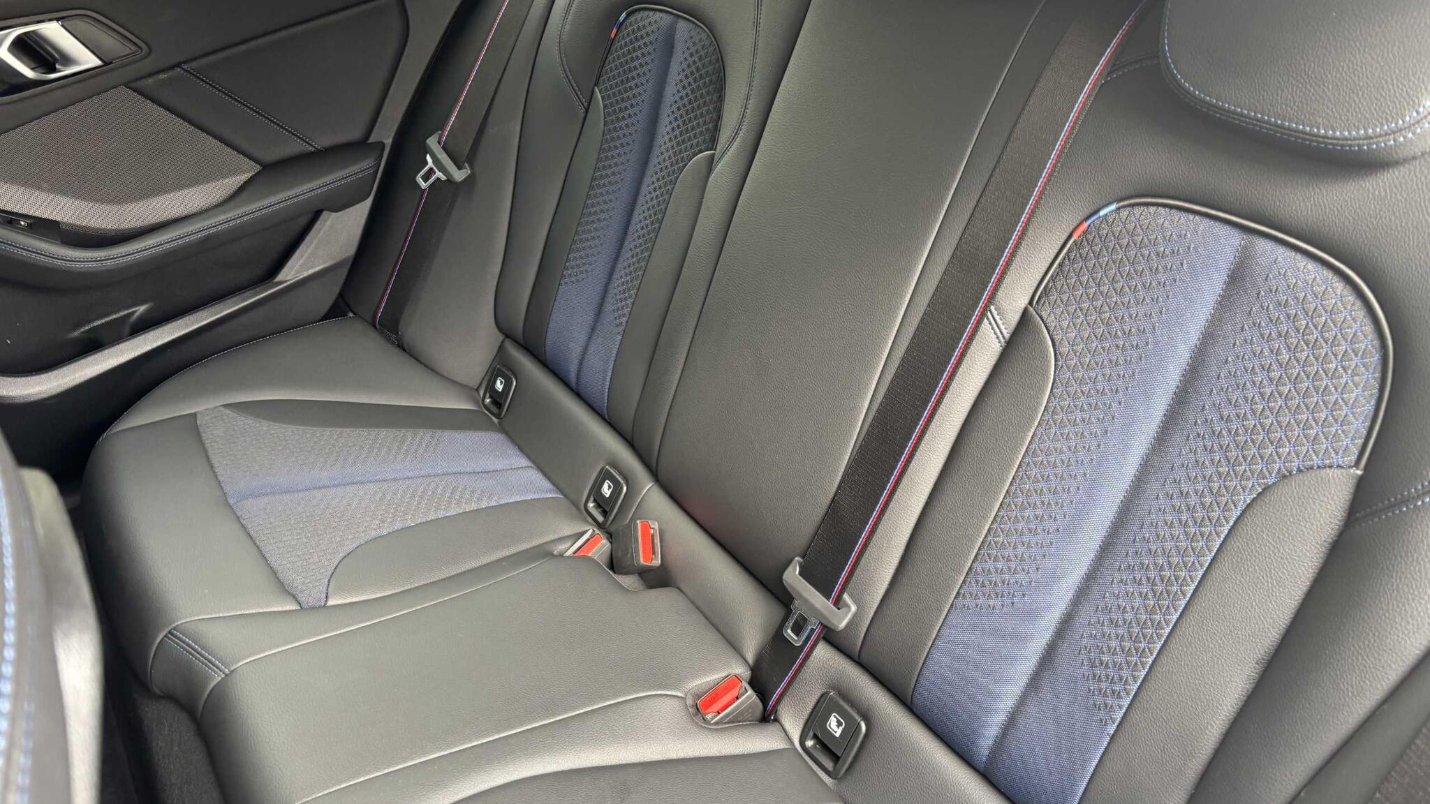 BMW 1 Series view 13