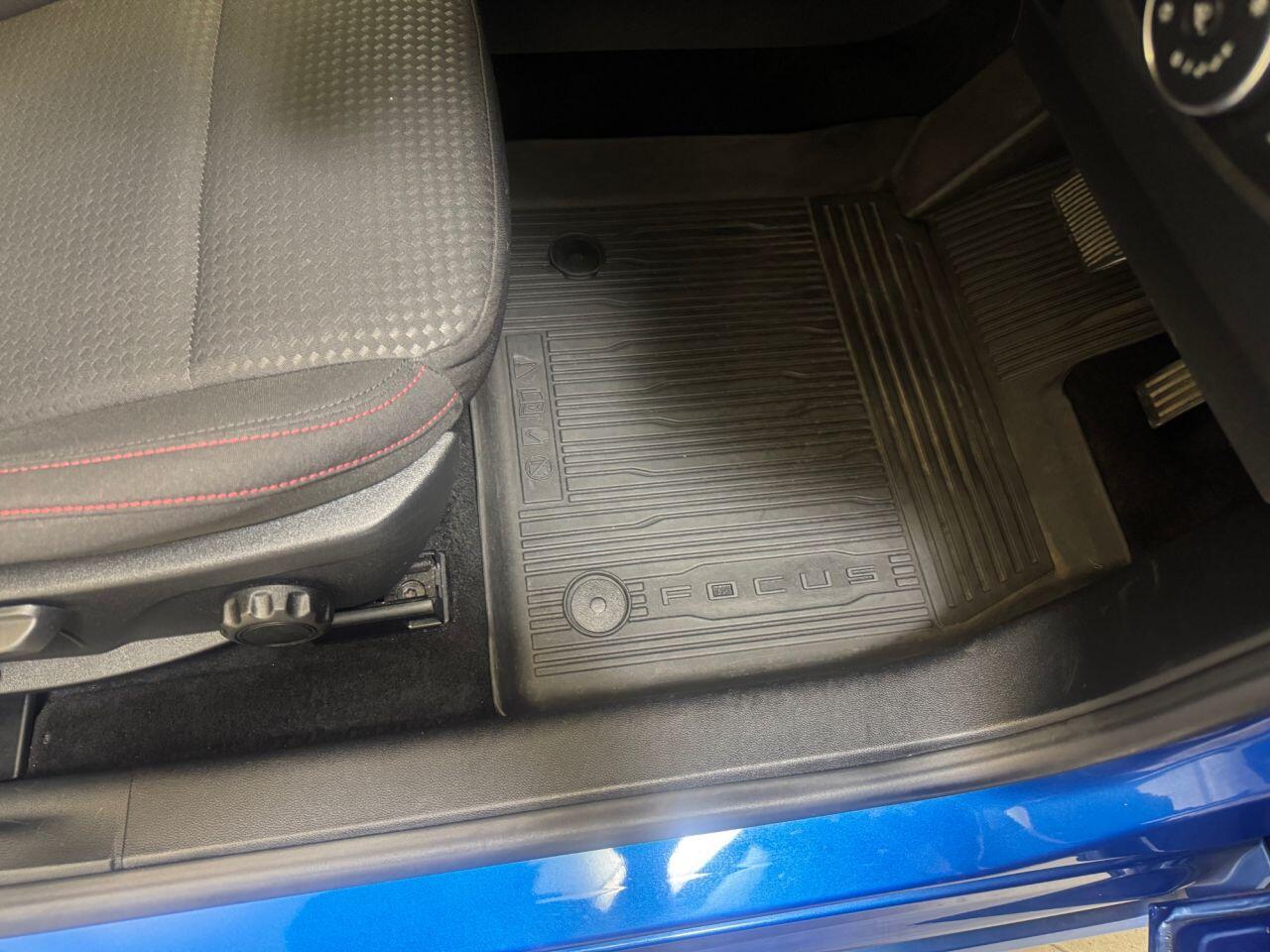 Ford Focus view 71