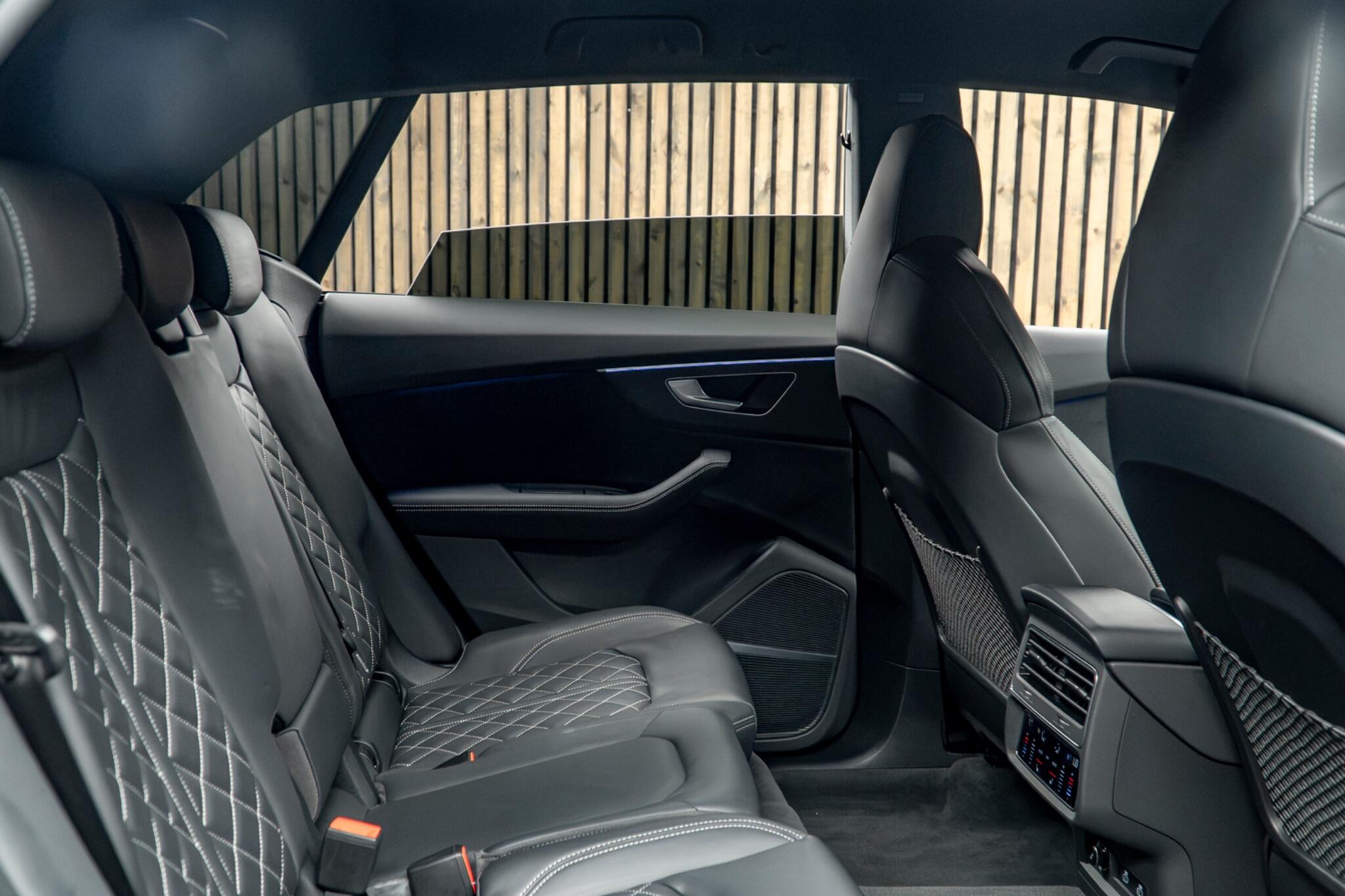 Audi SQ8 view 44