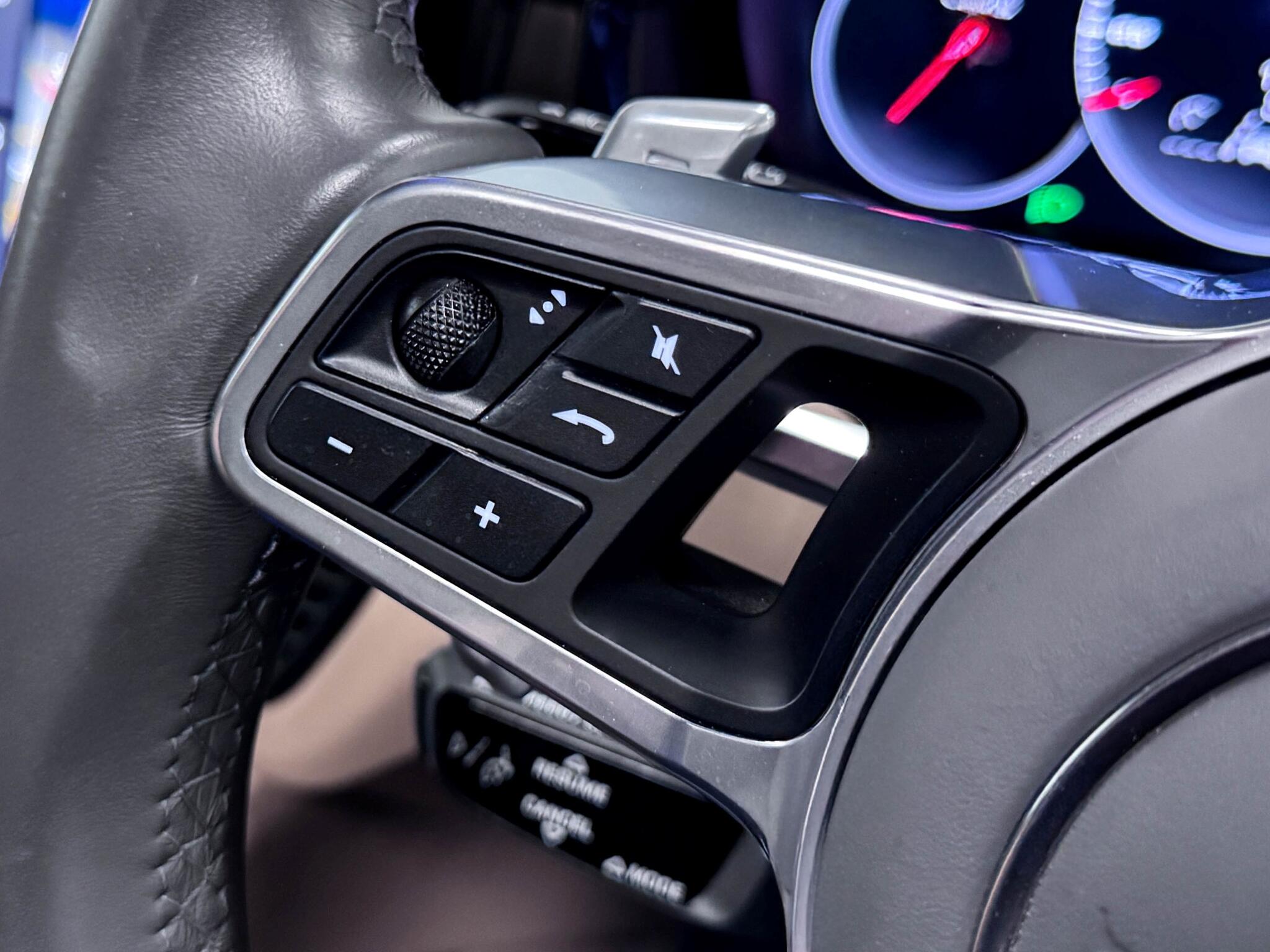 Porsche Cayenne view 38