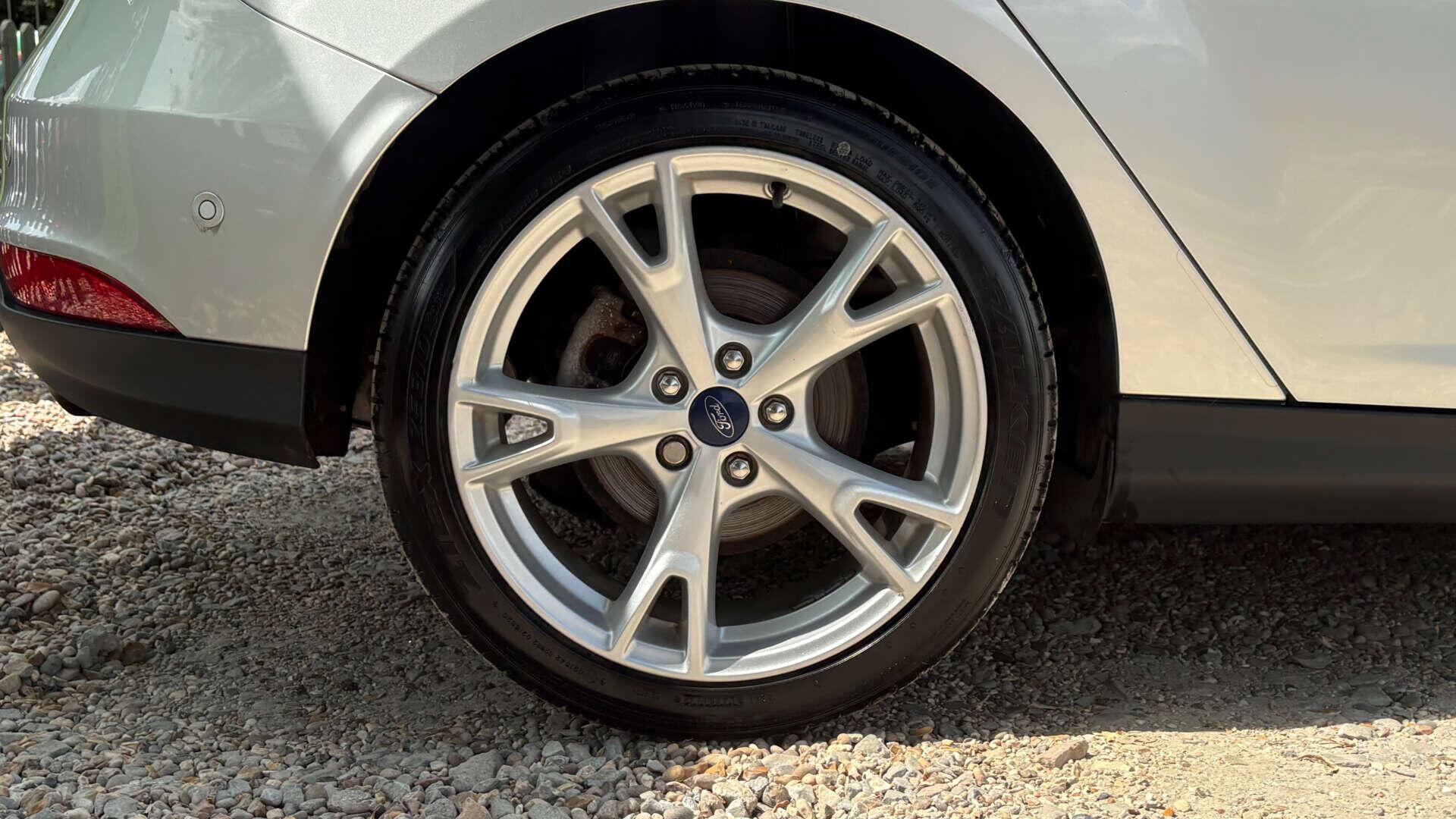 Ford Focus view 35
