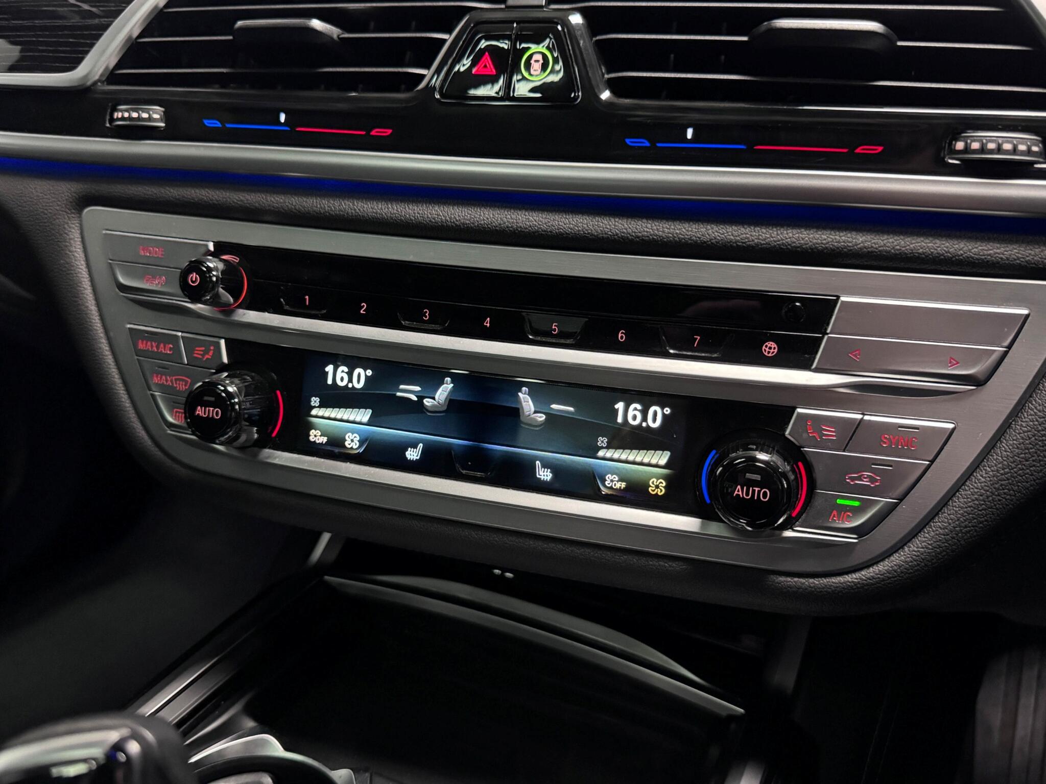 BMW 7 Series view 37