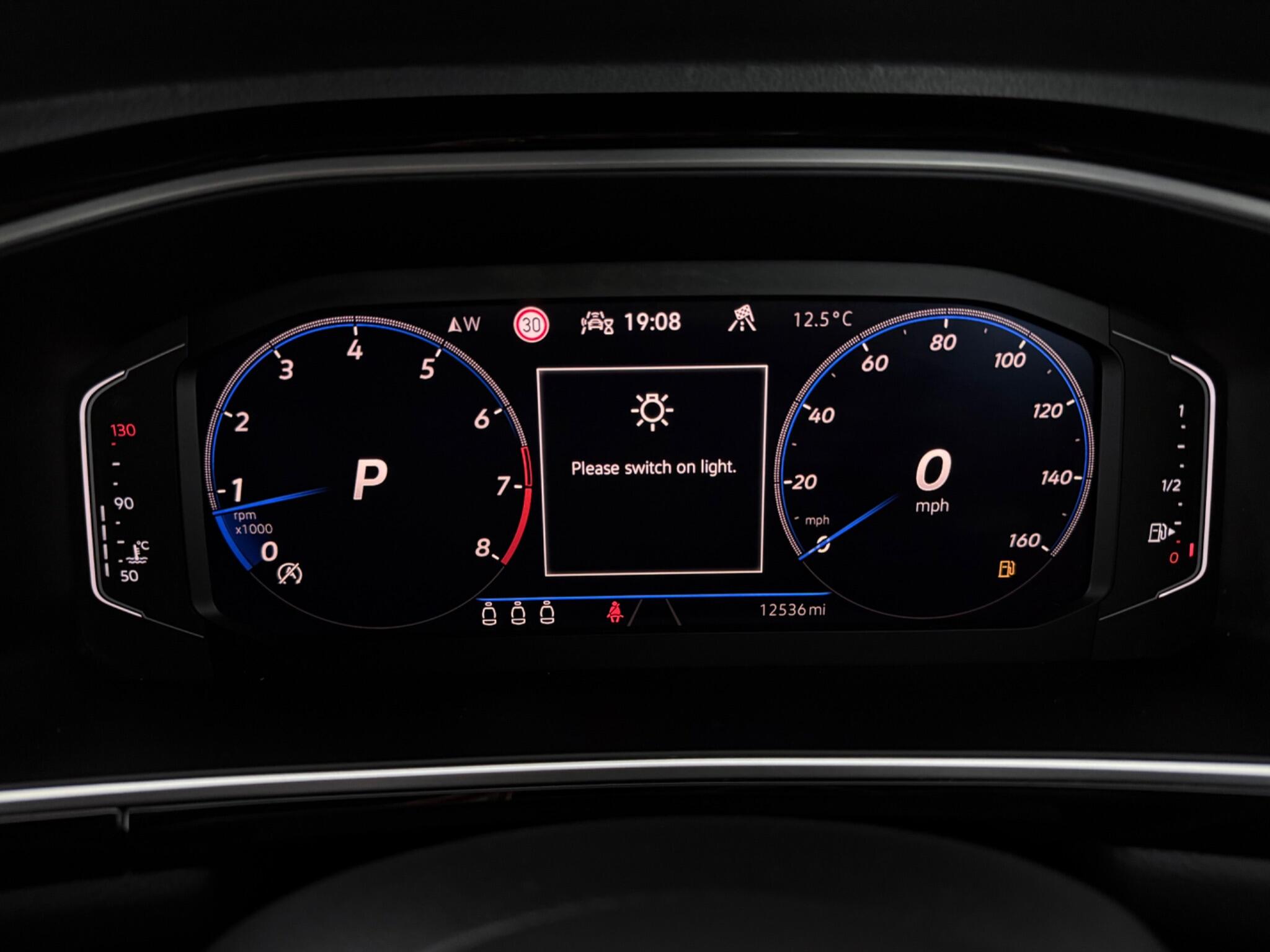 Volkswagen T-Roc view 12