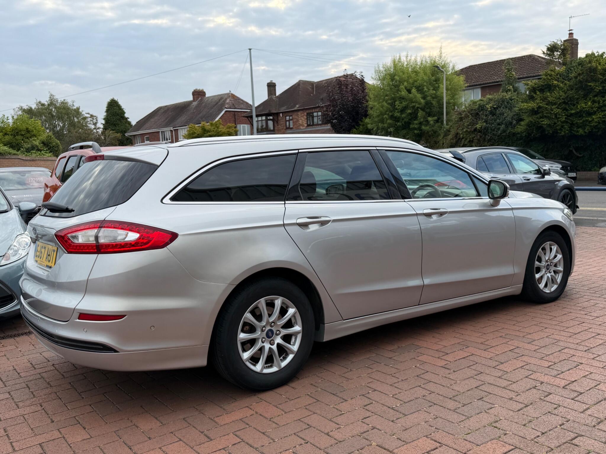 Ford Mondeo view 22
