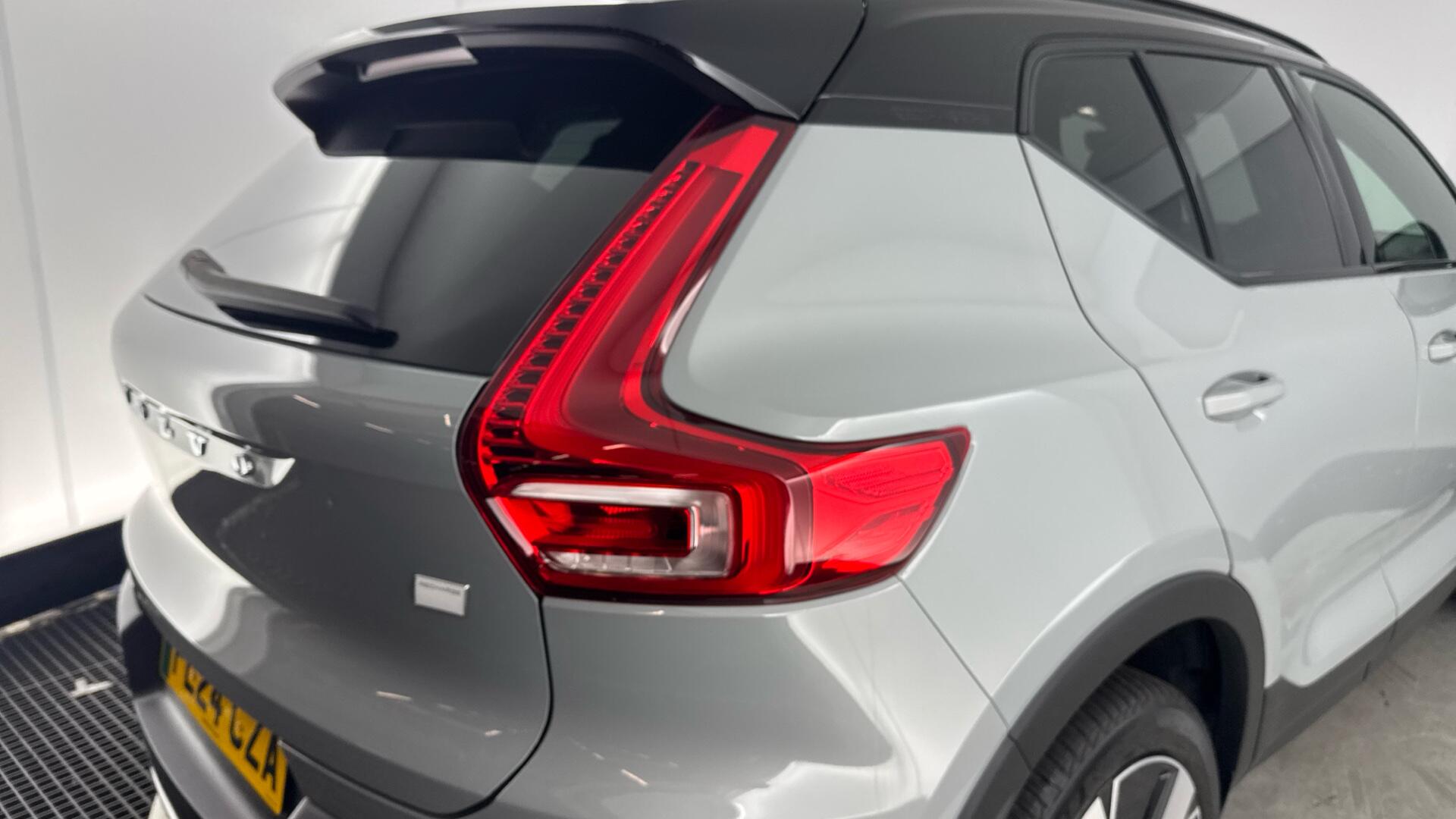 Volvo EX40 view 19