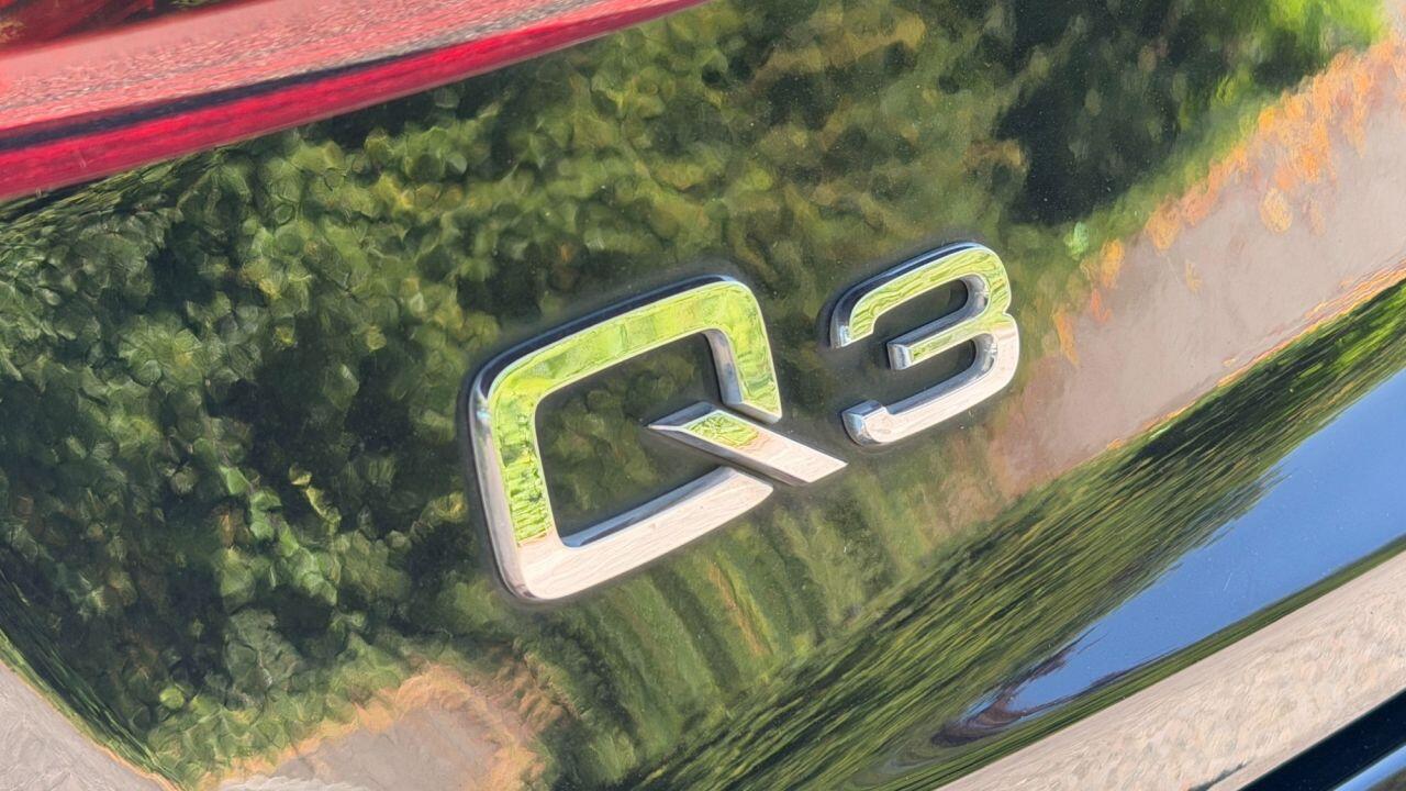 Audi Audi Q3 view 37