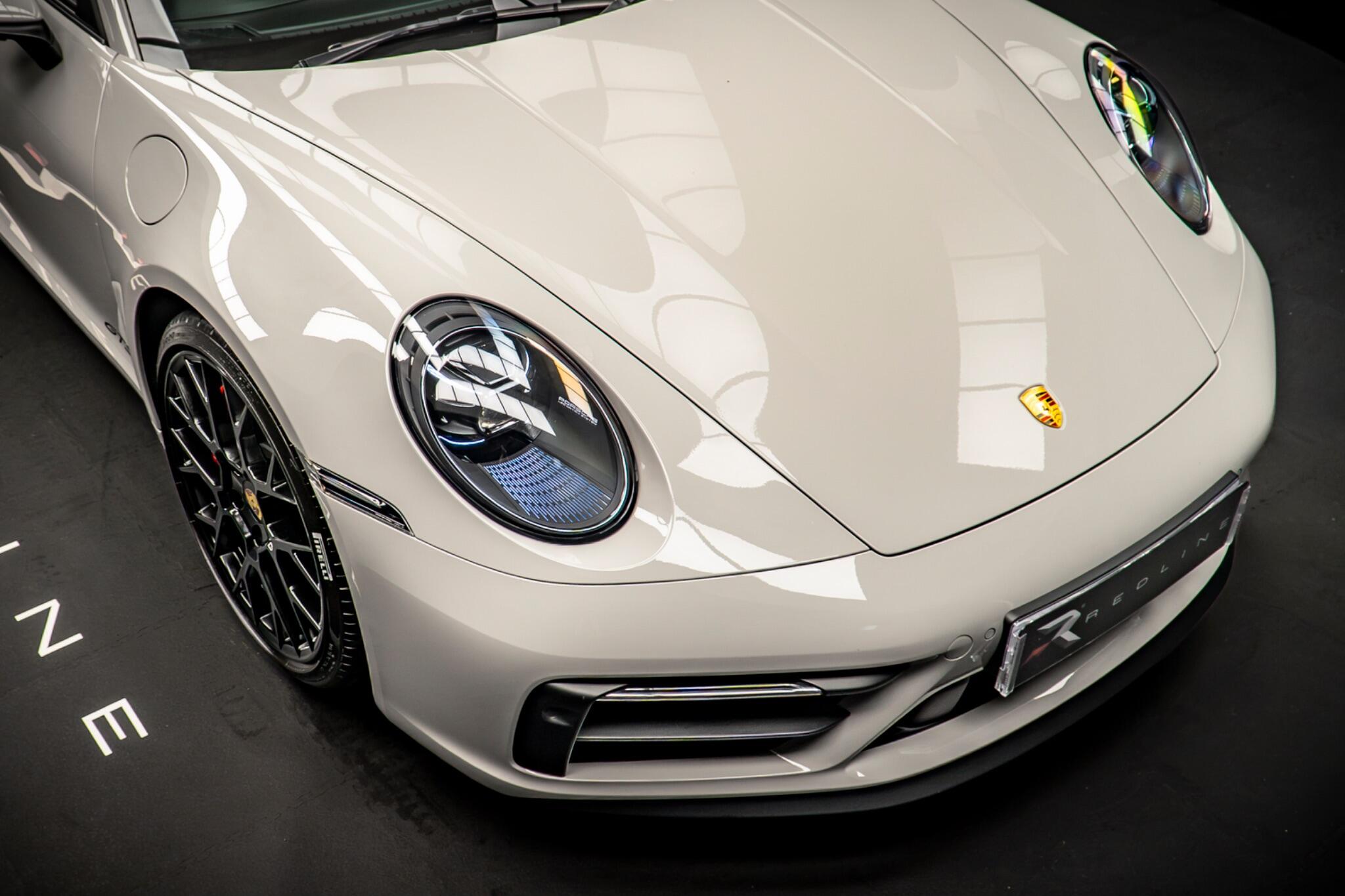 Porsche 911 view 11