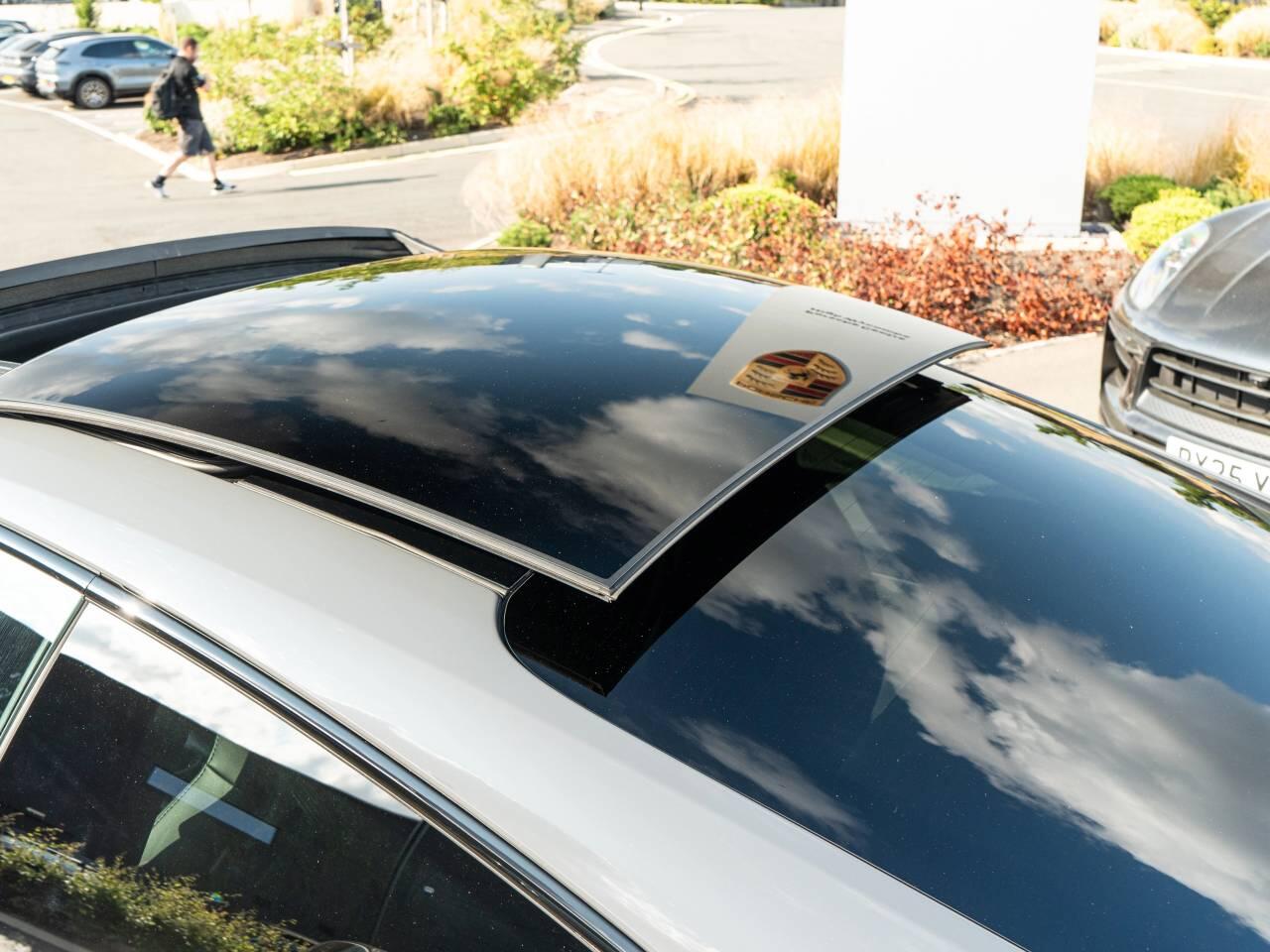 Porsche 911 view 39
