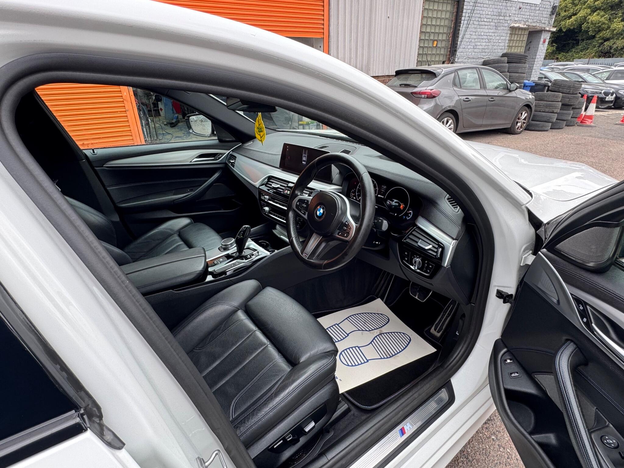 BMW 5 Series view 9