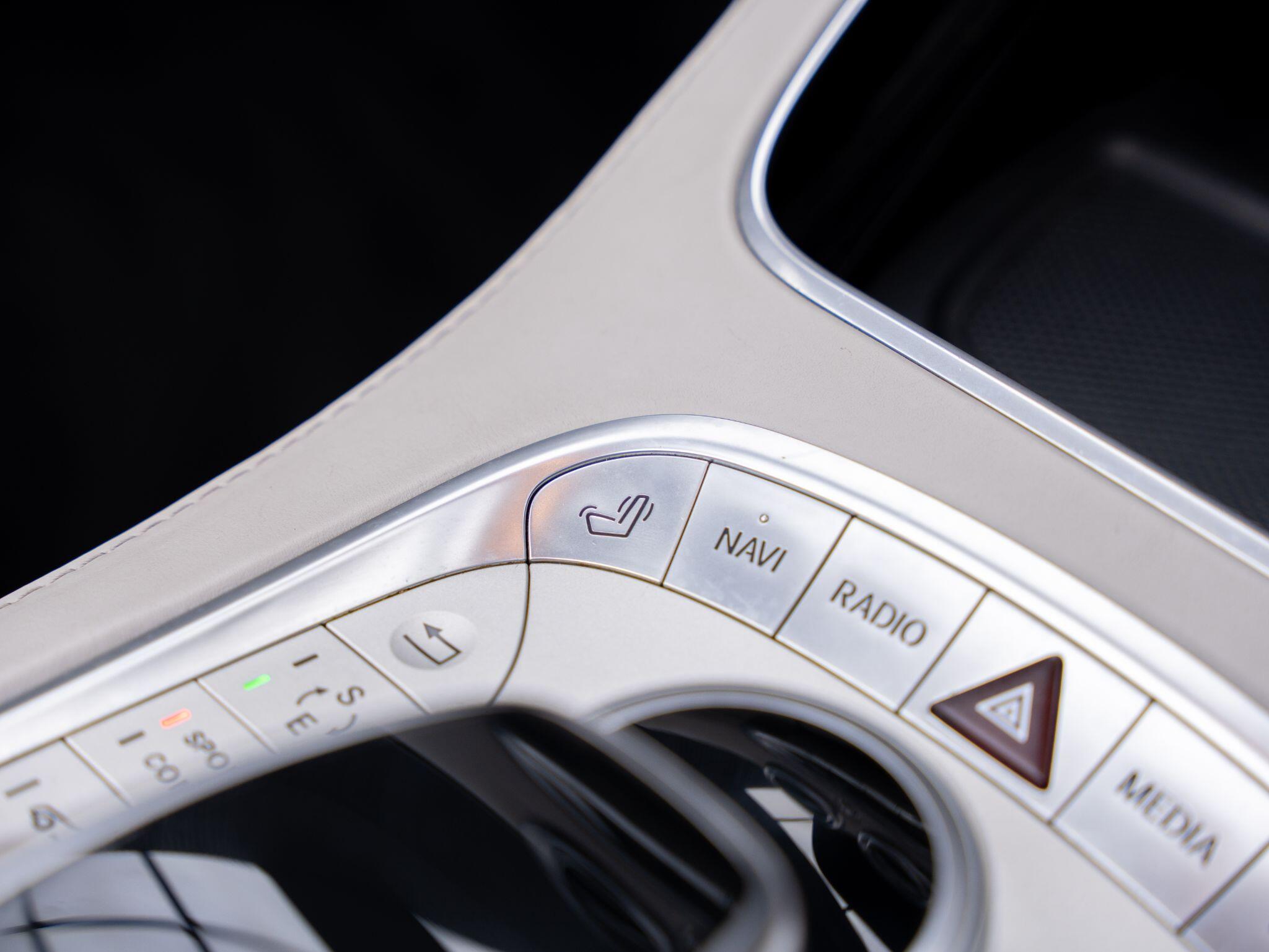 Mercedes-Benz S-Class view 16