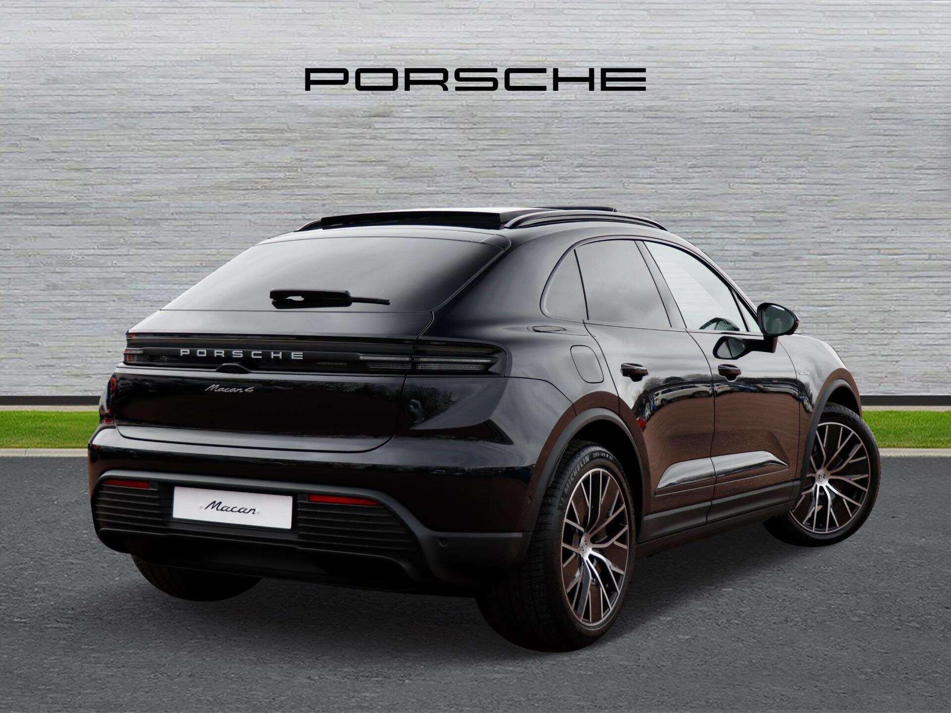 Porsche Macan view 3