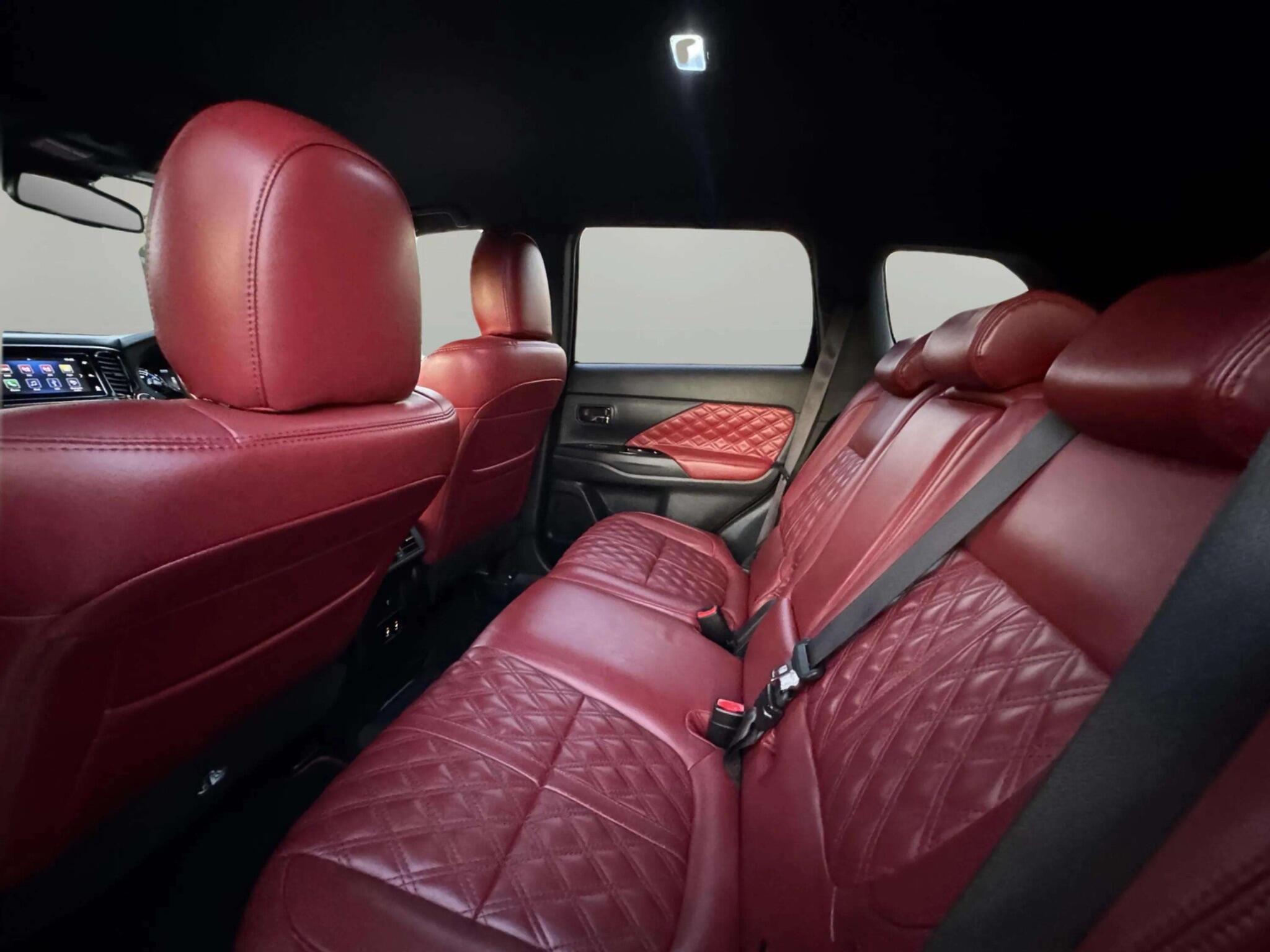 Mitsubishi Outlander view 31