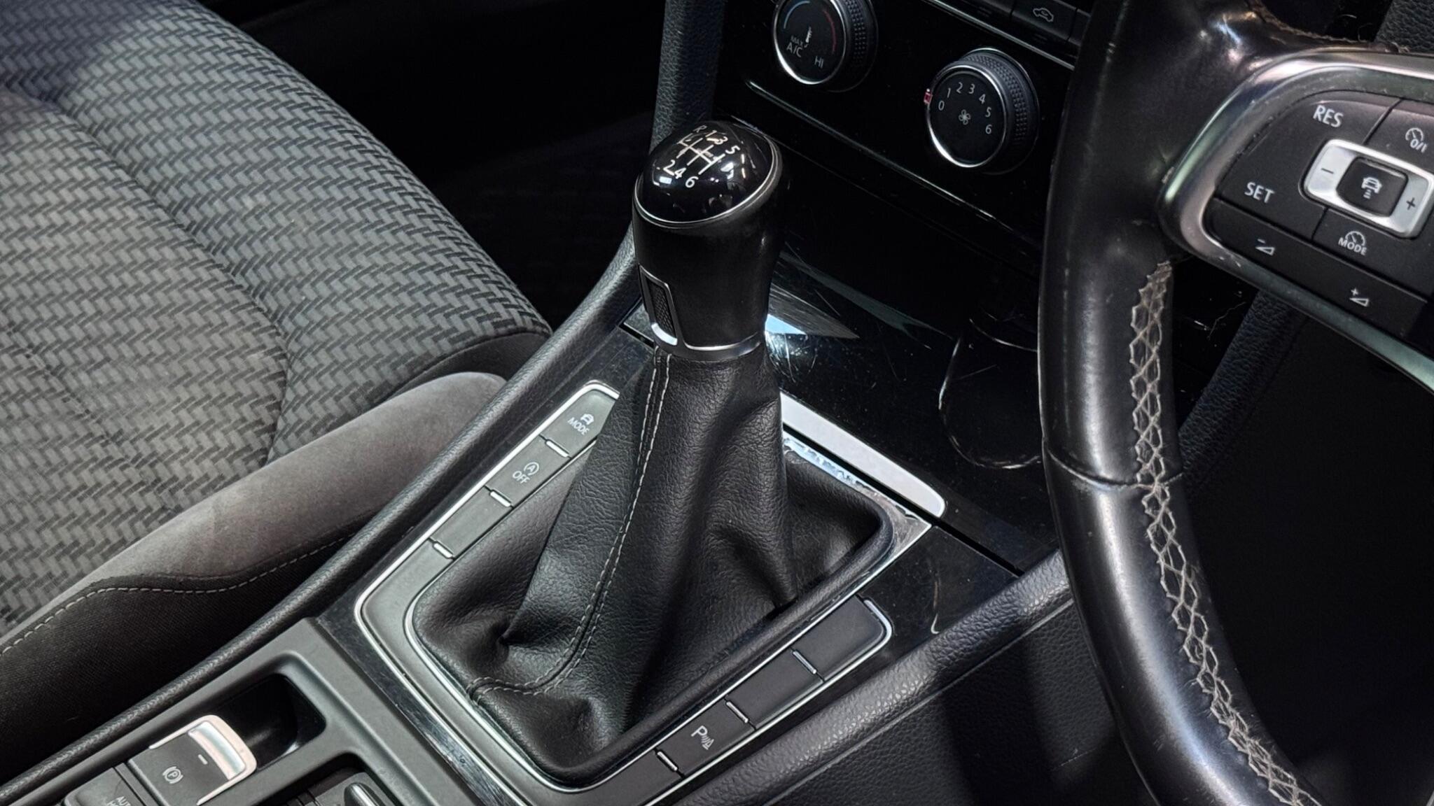 Volkswagen Golf view 39