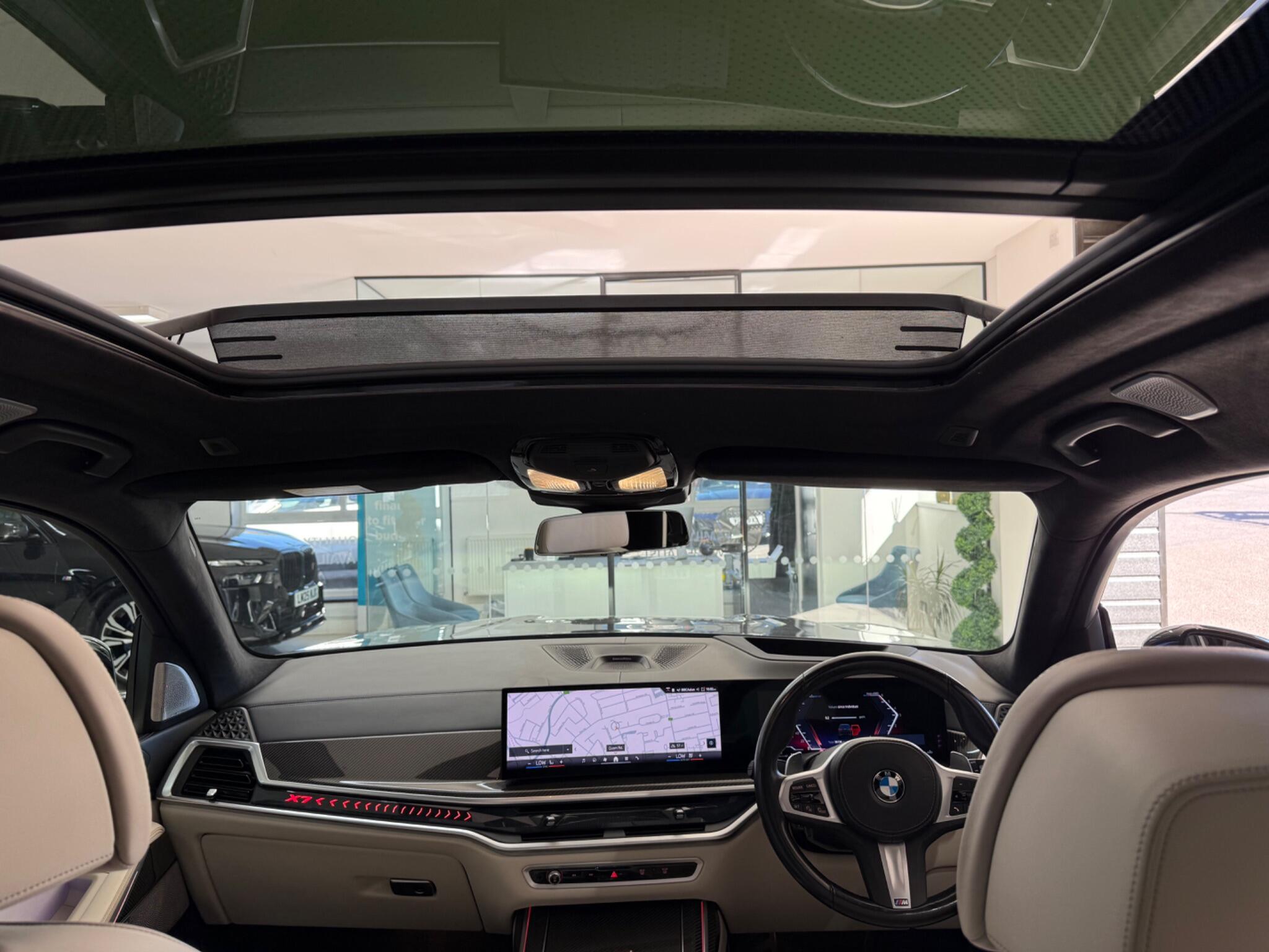 BMW X7 view 7