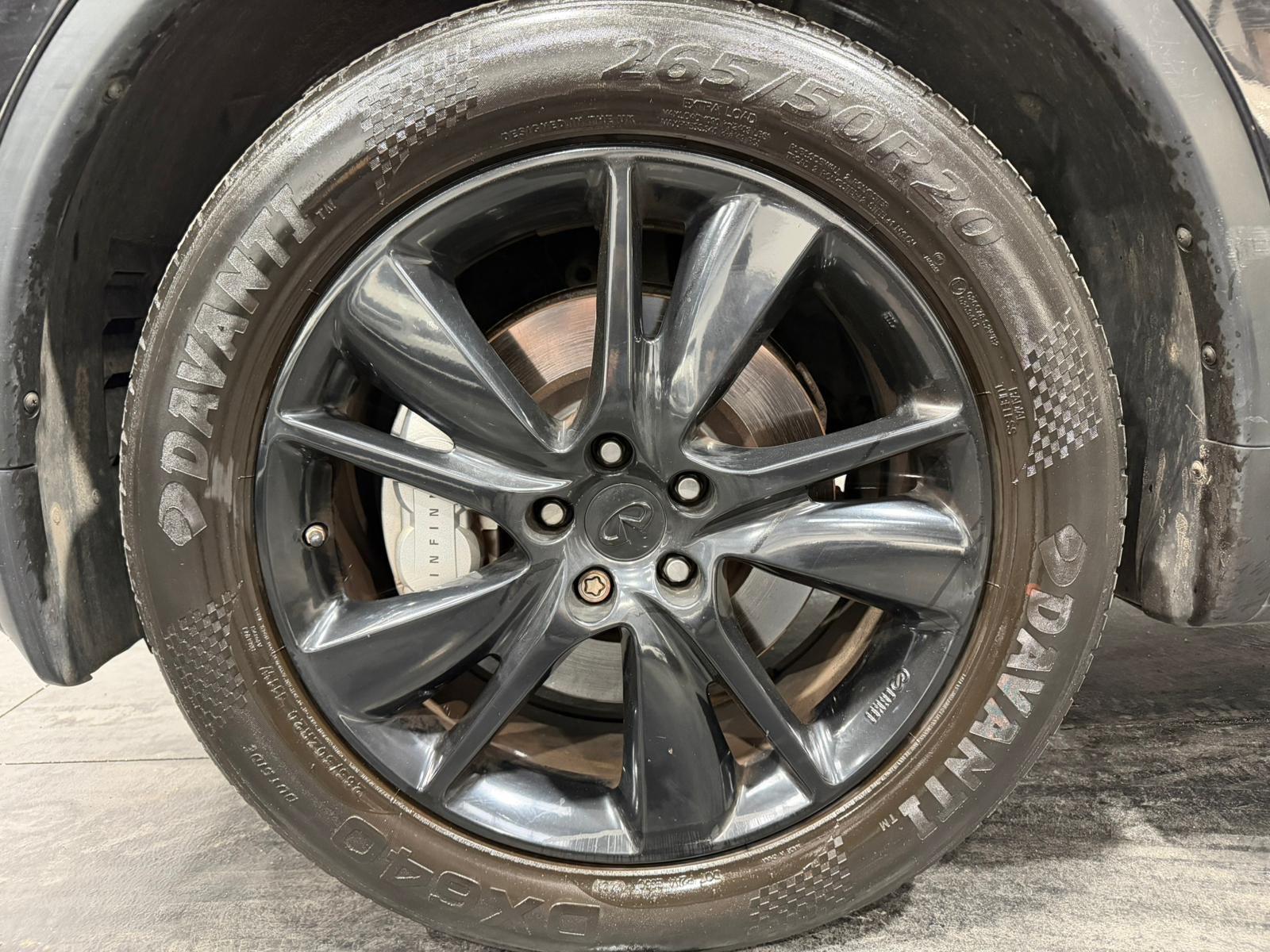Infiniti QX70 view 28