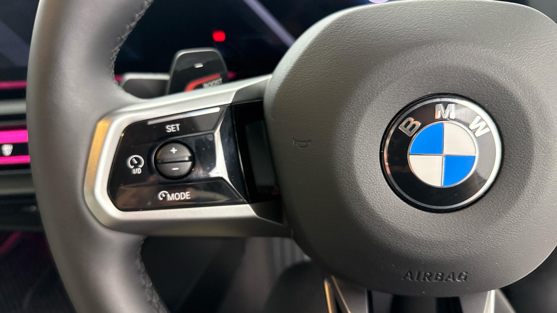 BMW 5 Series view 17