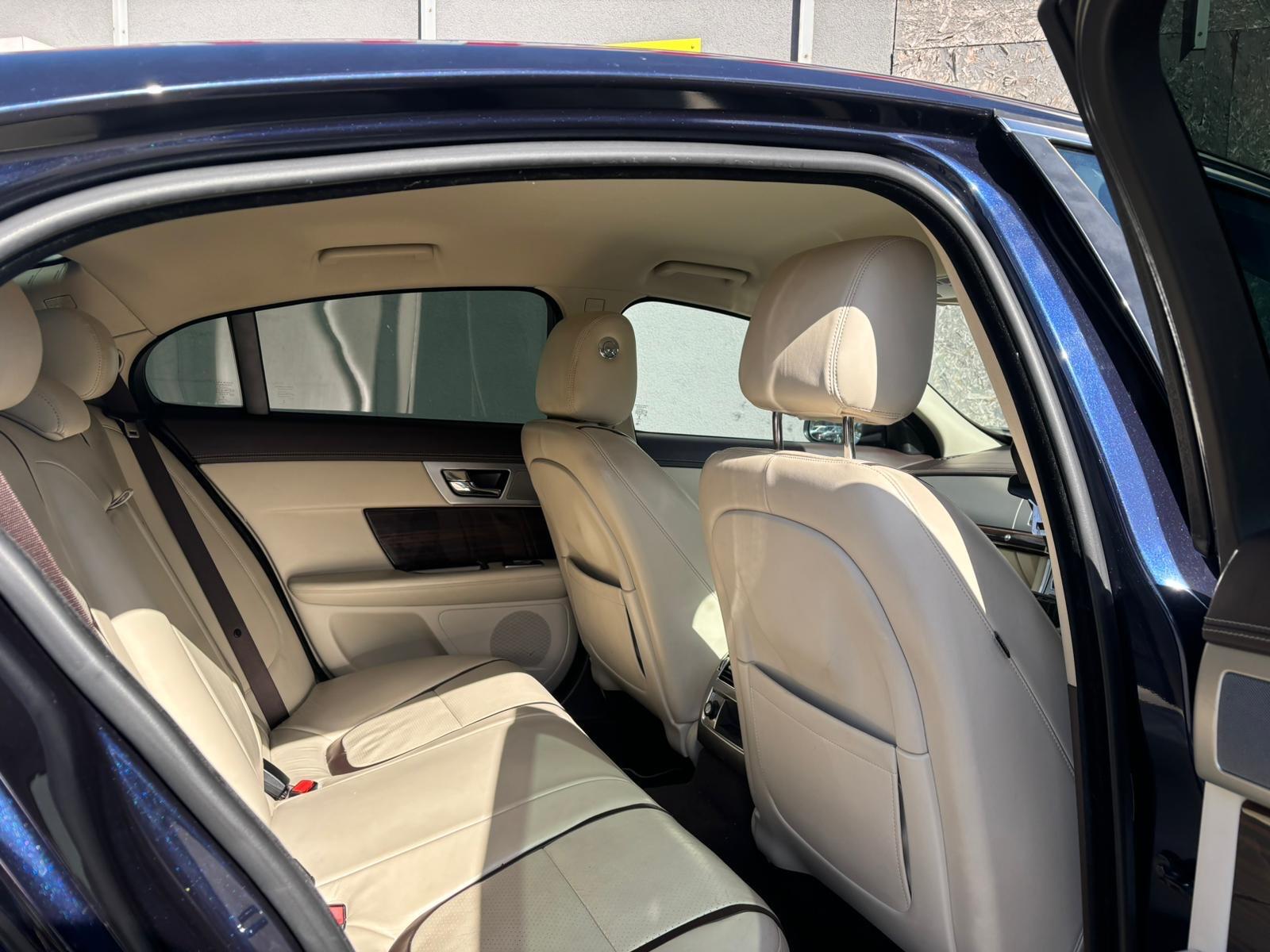 Jaguar XF view 4
