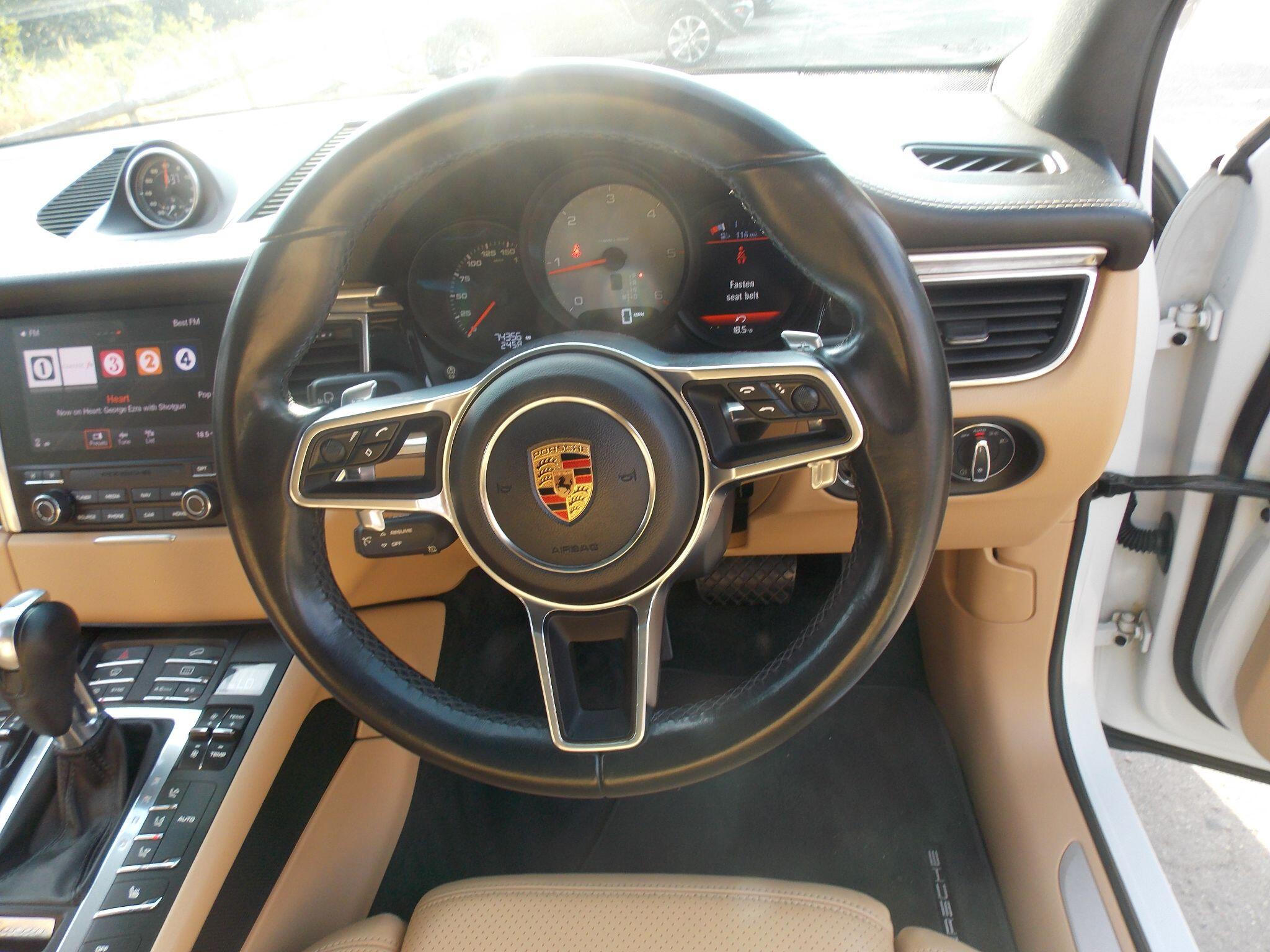 Porsche Macan view 68