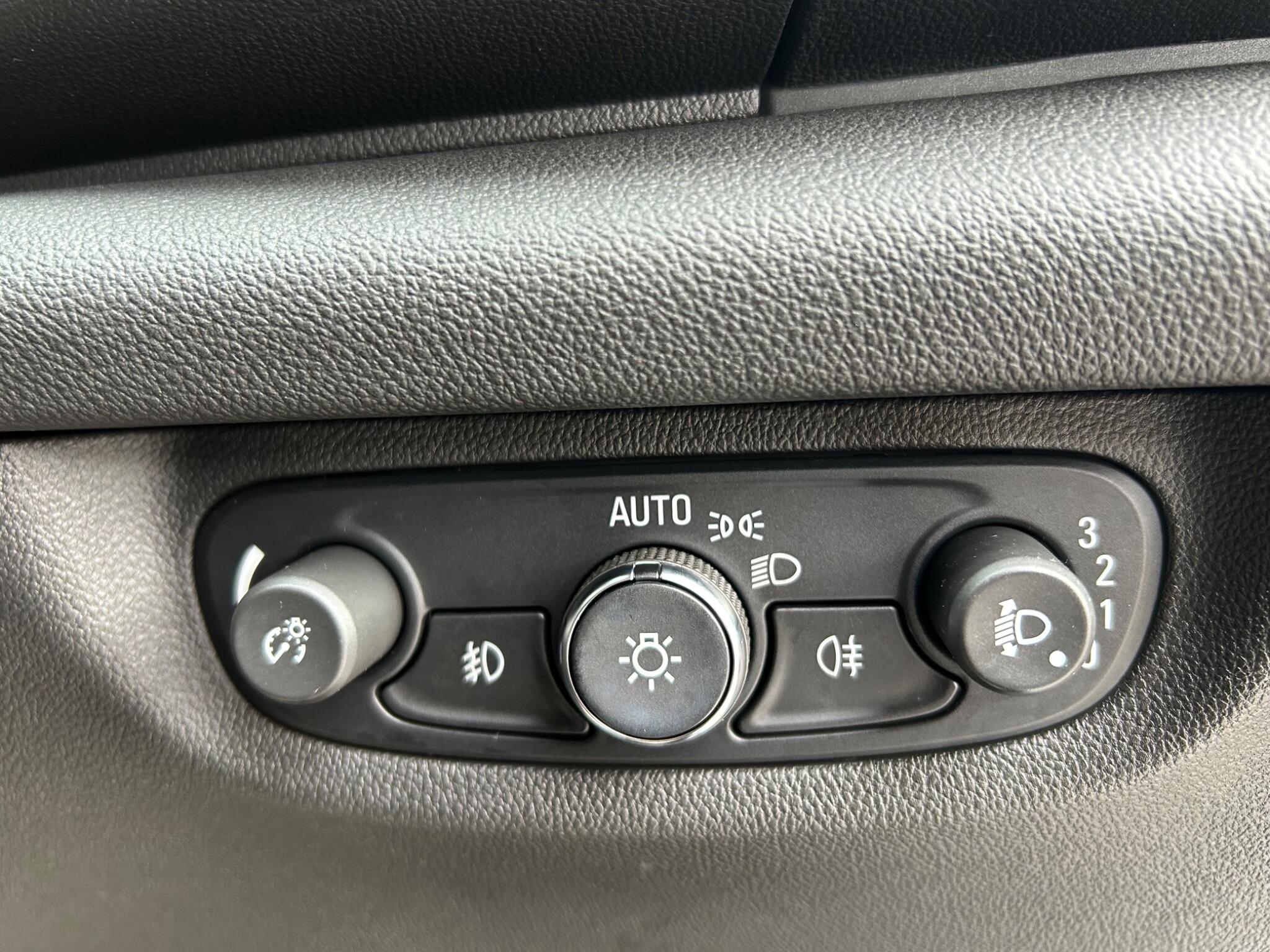 Vauxhall Insignia view 29
