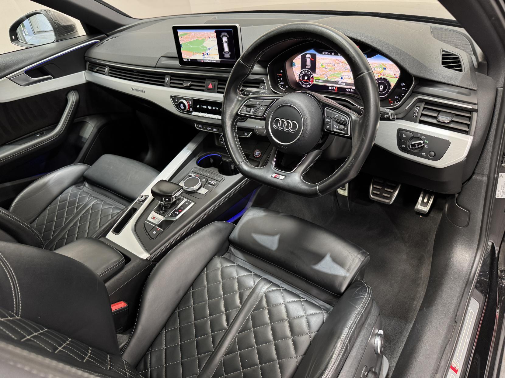 Audi S4 Avant view 21