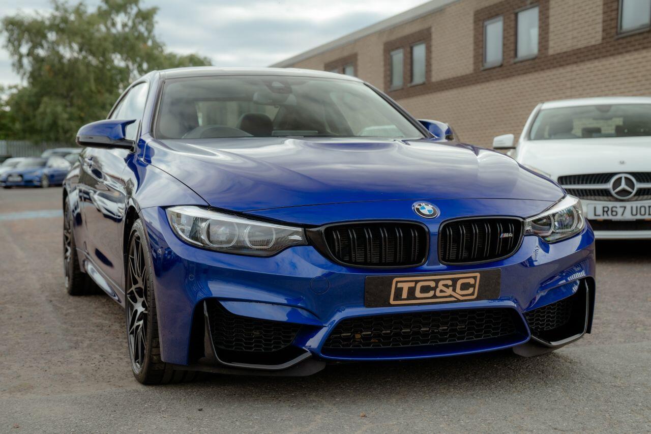 BMW M4 view 9