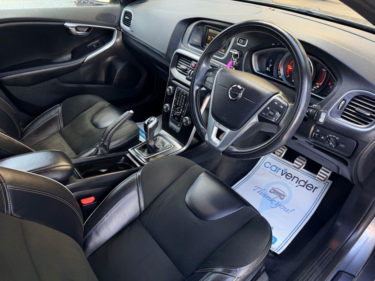 Volvo V40 view 16