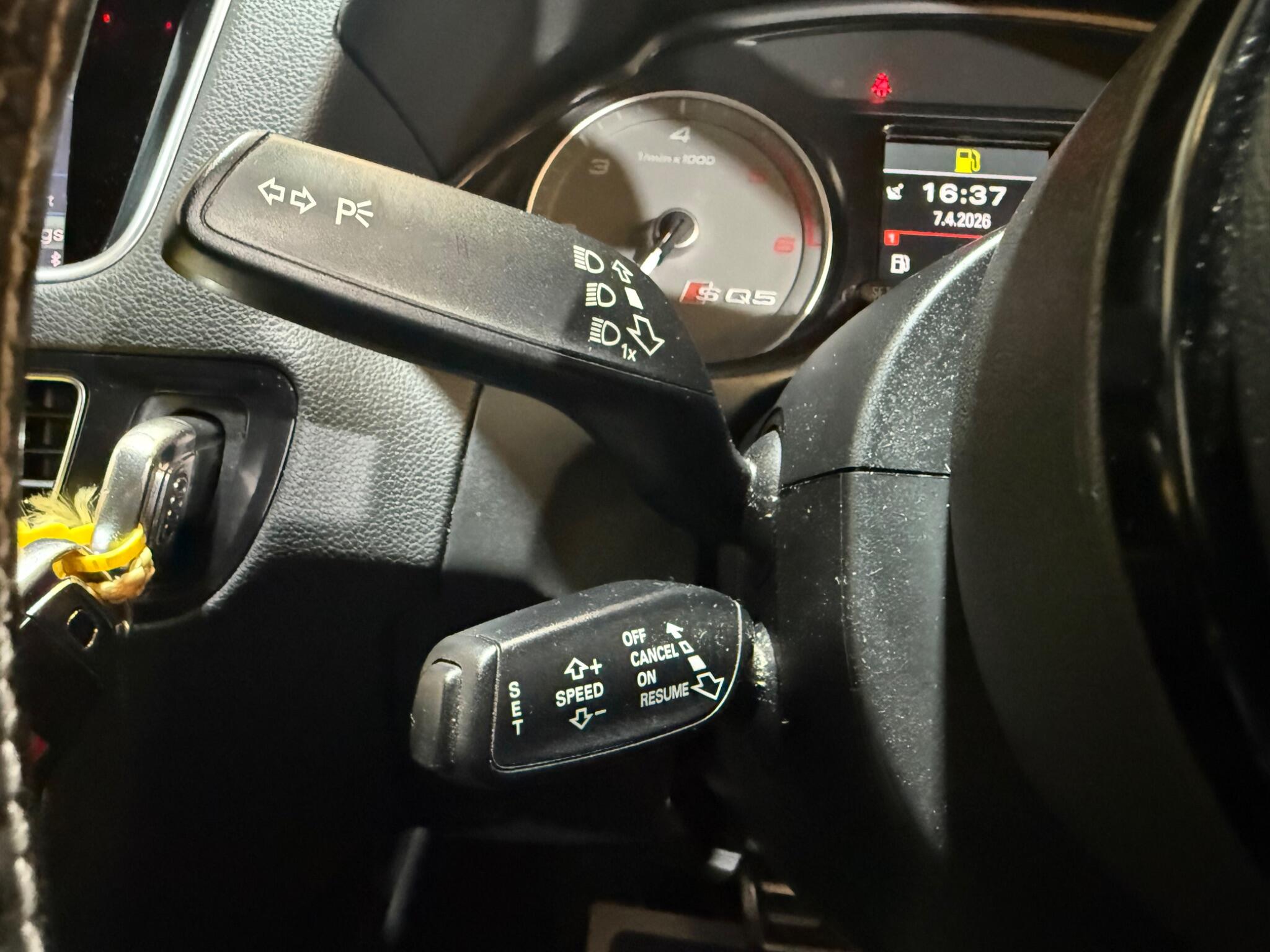 Audi SQ5 view 25