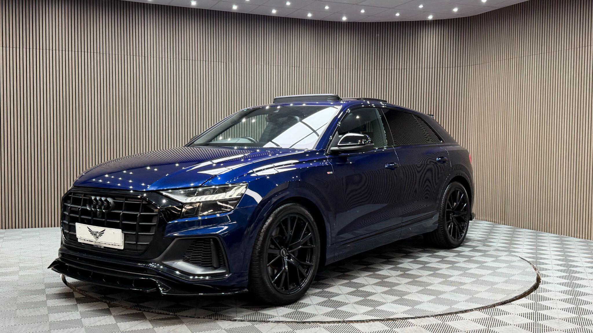 Audi Q8 view 9