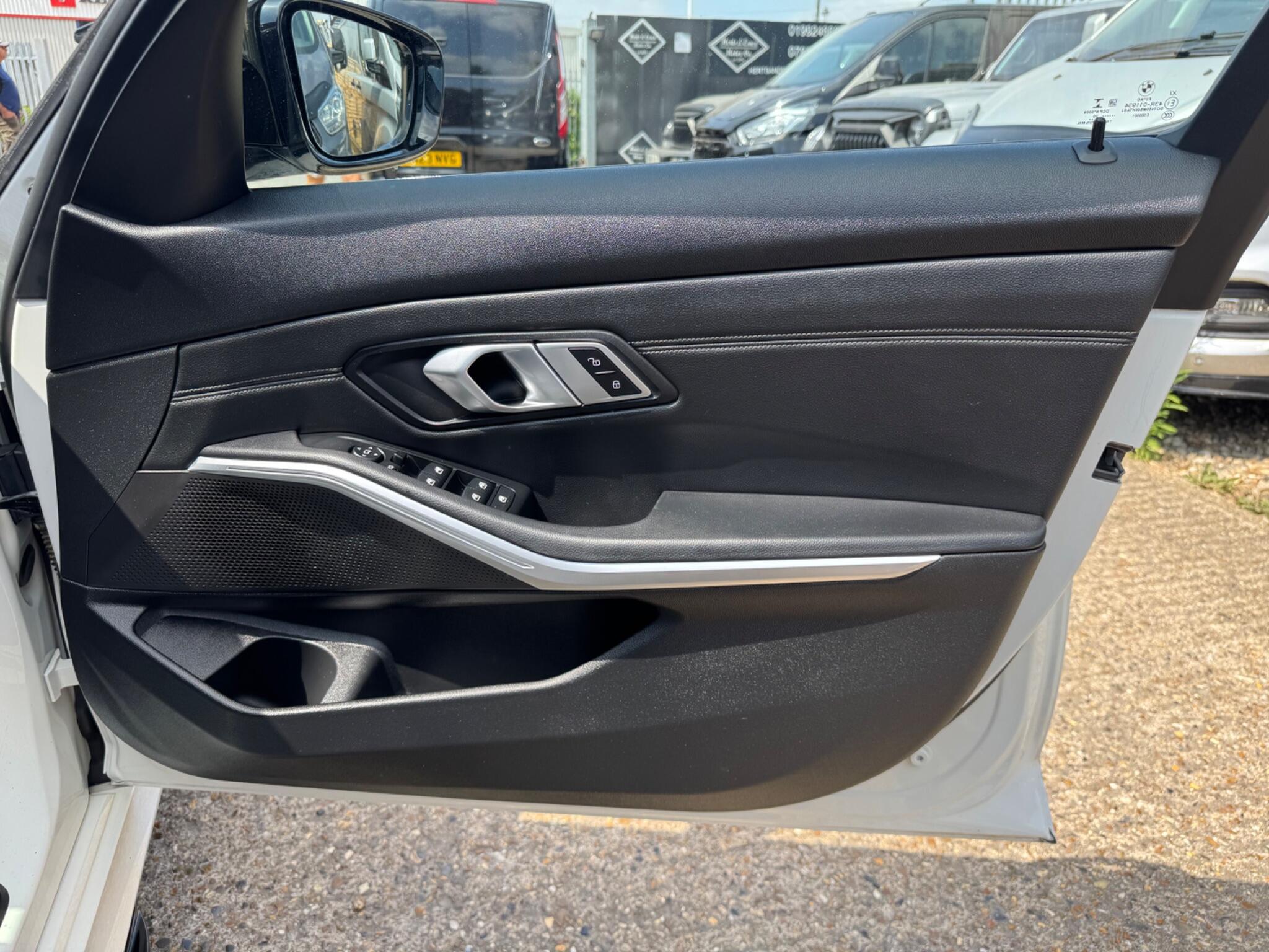 BMW 3 Series view 31
