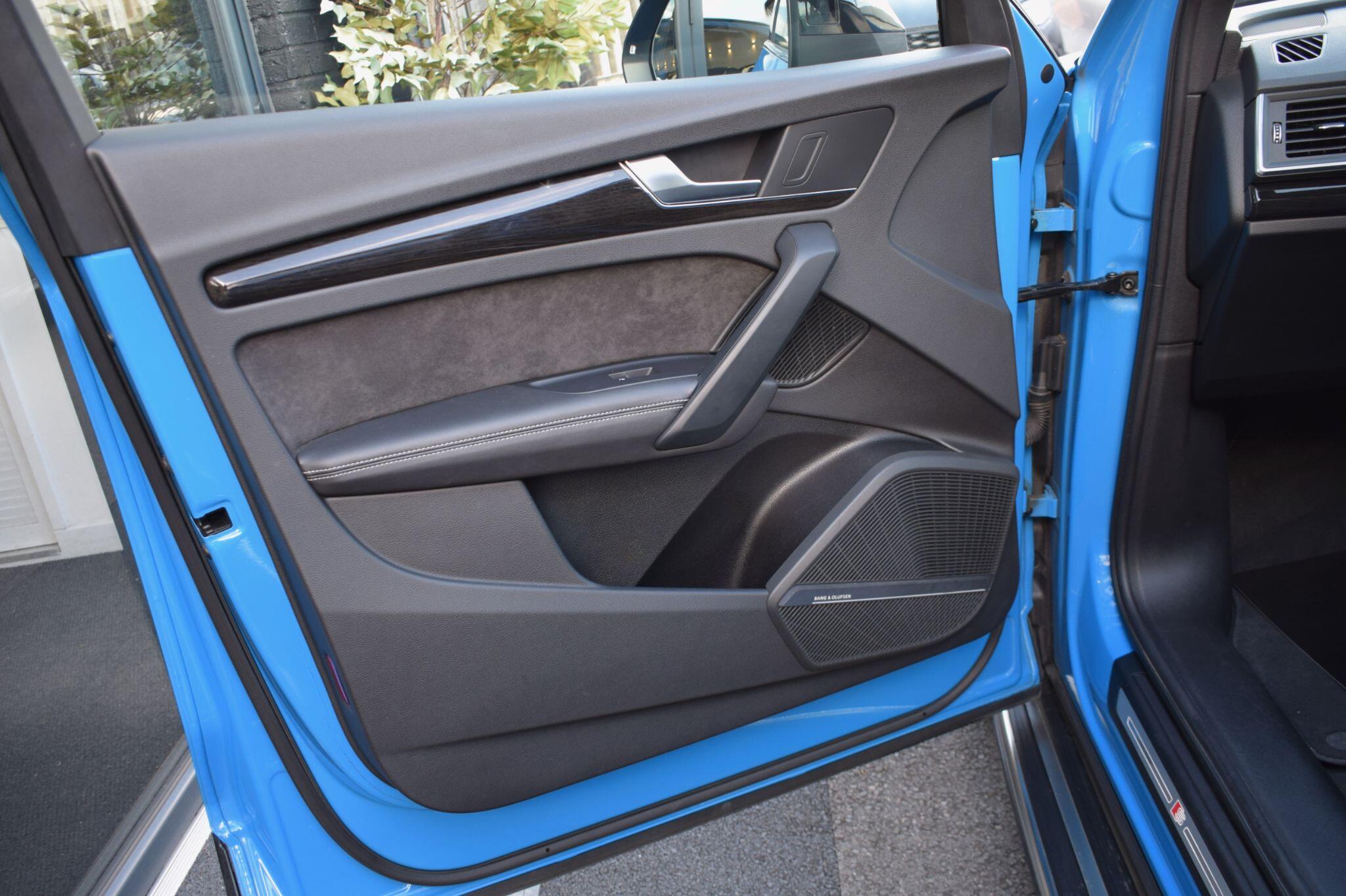 Audi SQ5 view 23