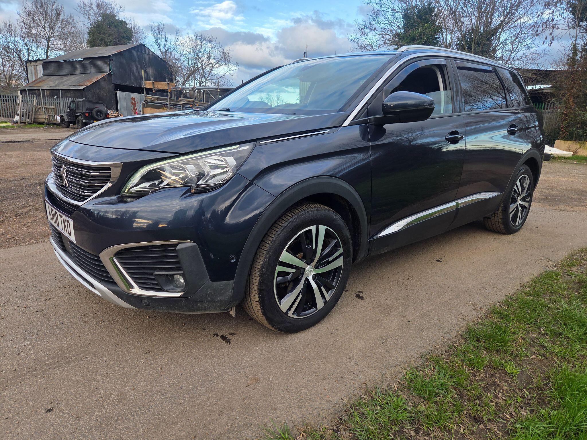 Peugeot 5008 view 3