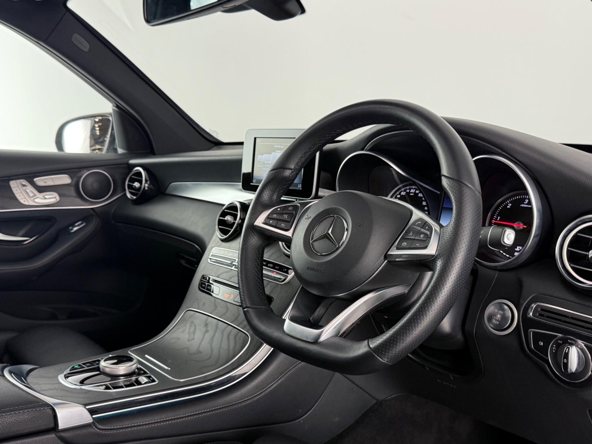 Mercedes-Benz GLC view 3