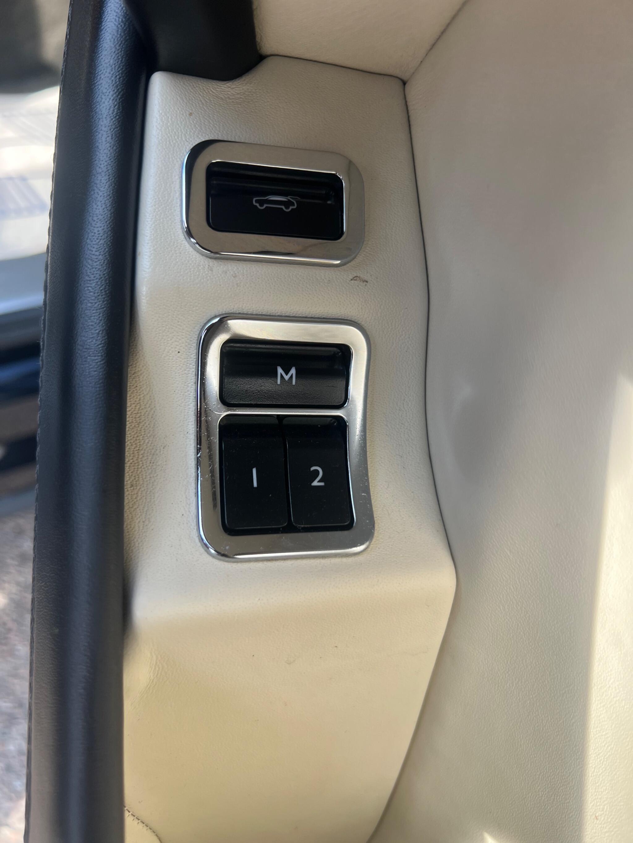 Bentley Bentayga view 19