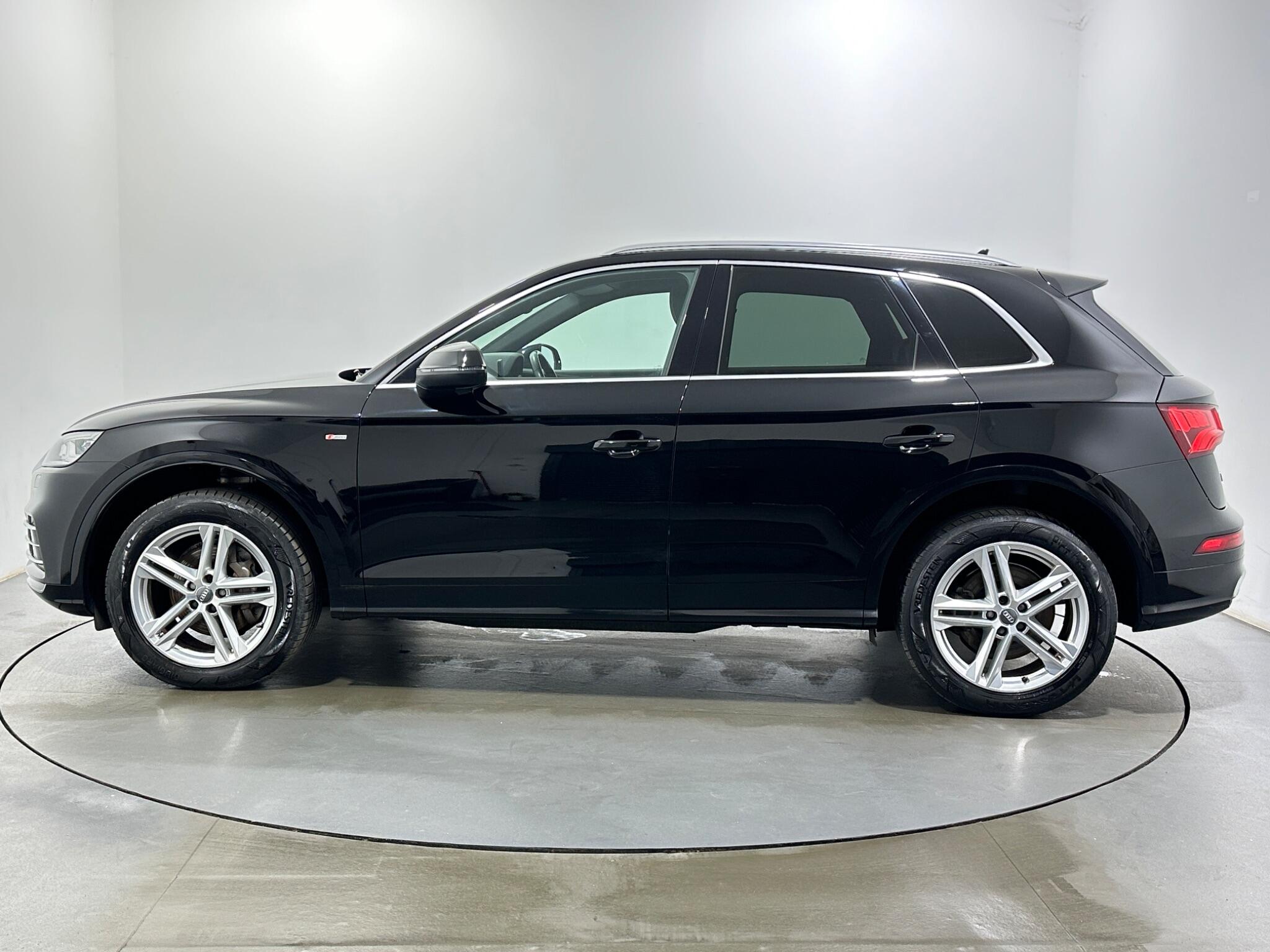 Audi Q5 view 5