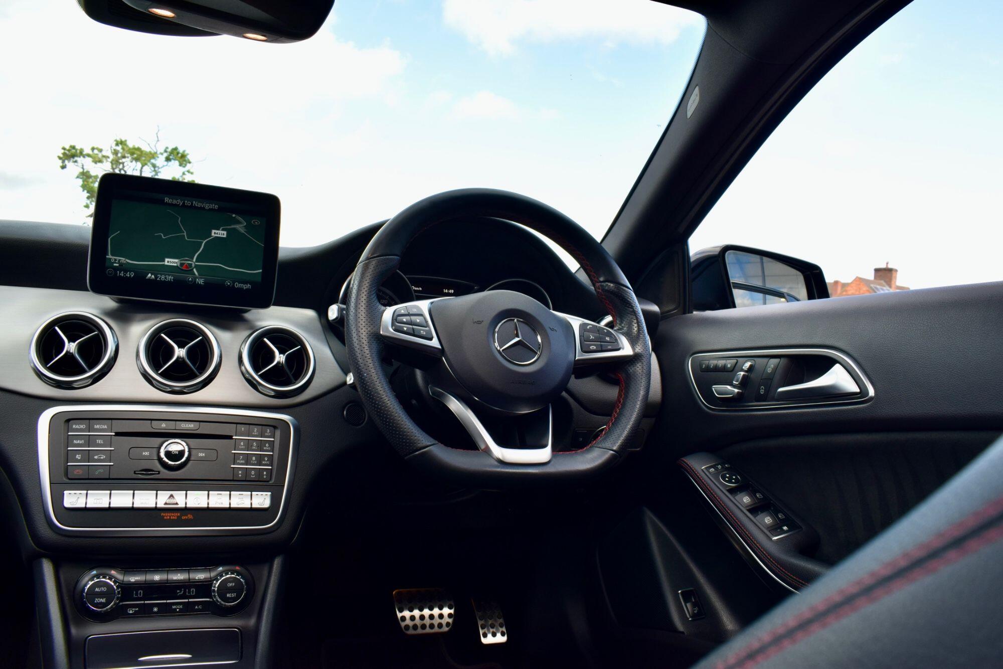 Mercedes-Benz GLA view 24