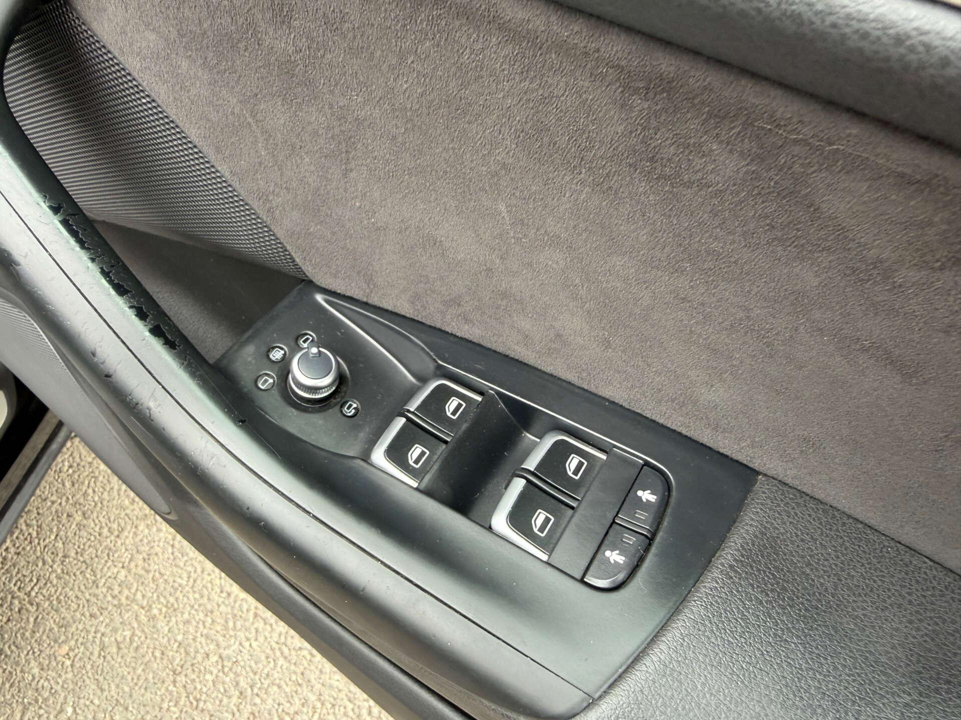 Audi Q3 view 32