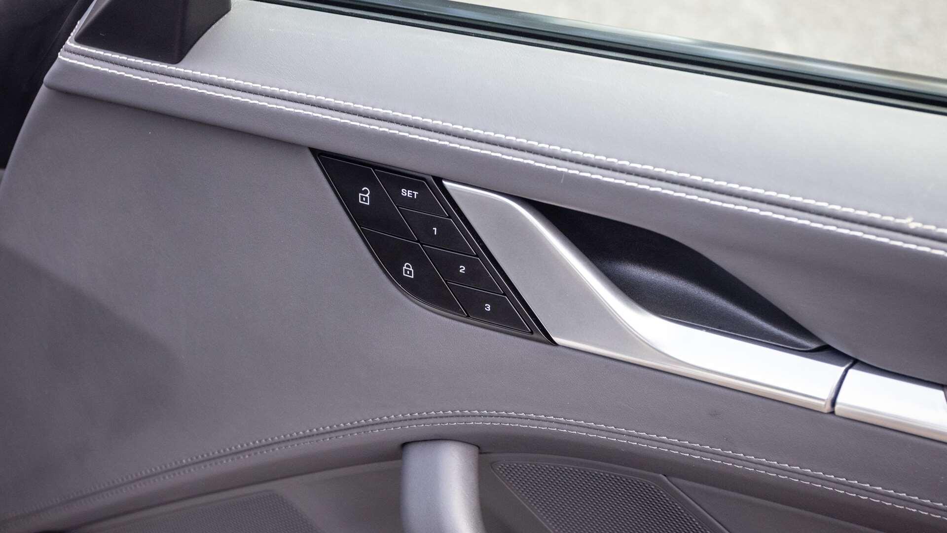Porsche 911 view 35