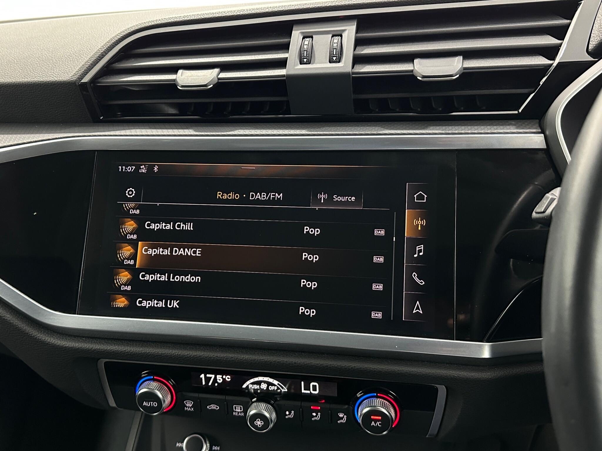 Audi Q3 view 25