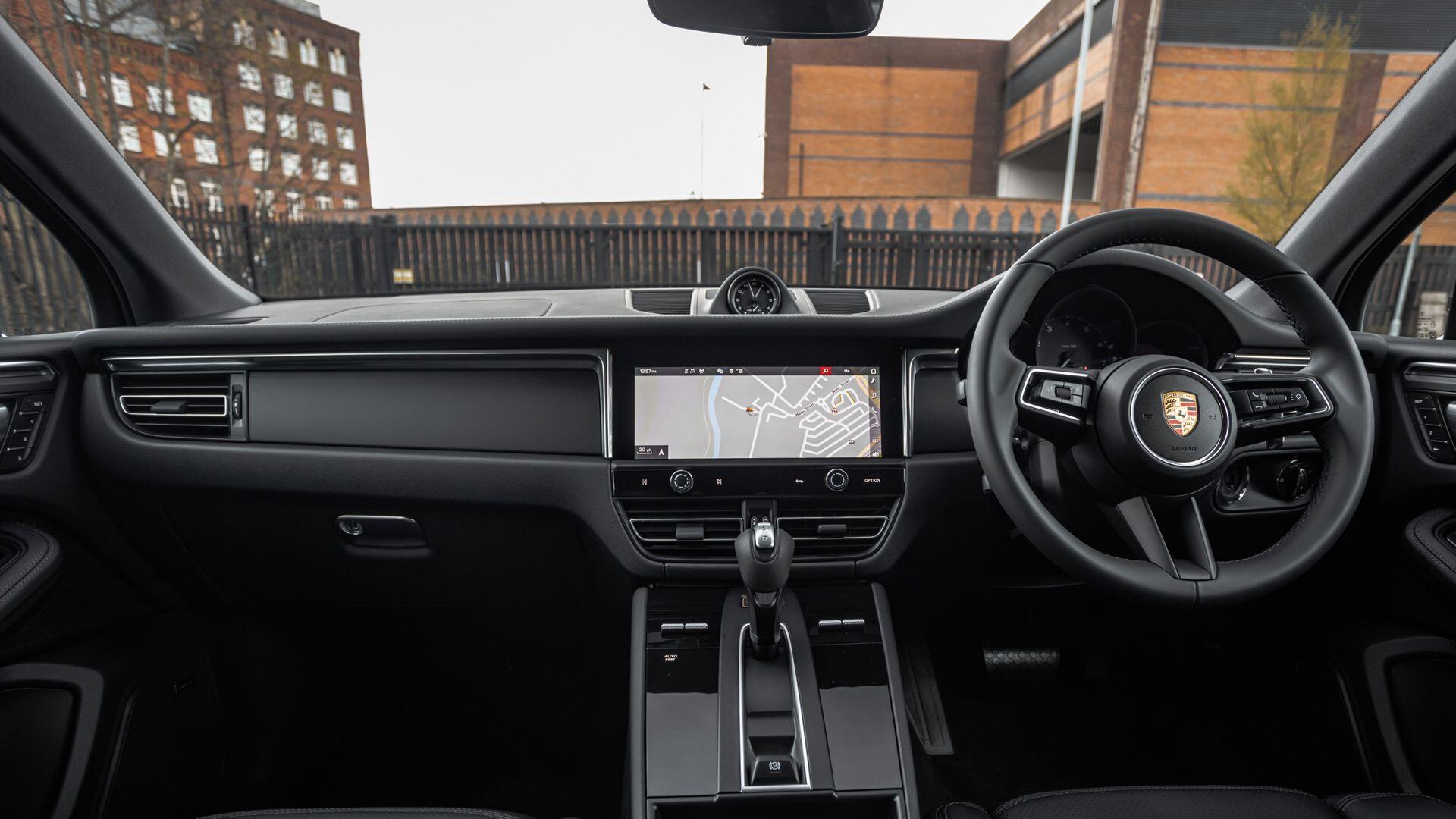 Porsche Macan view 11