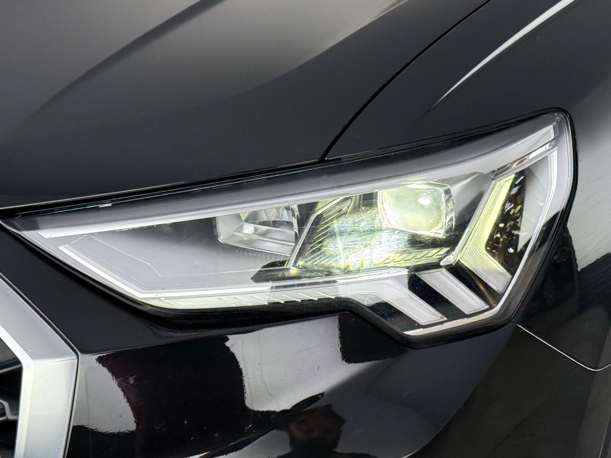 Audi Q3 view 11