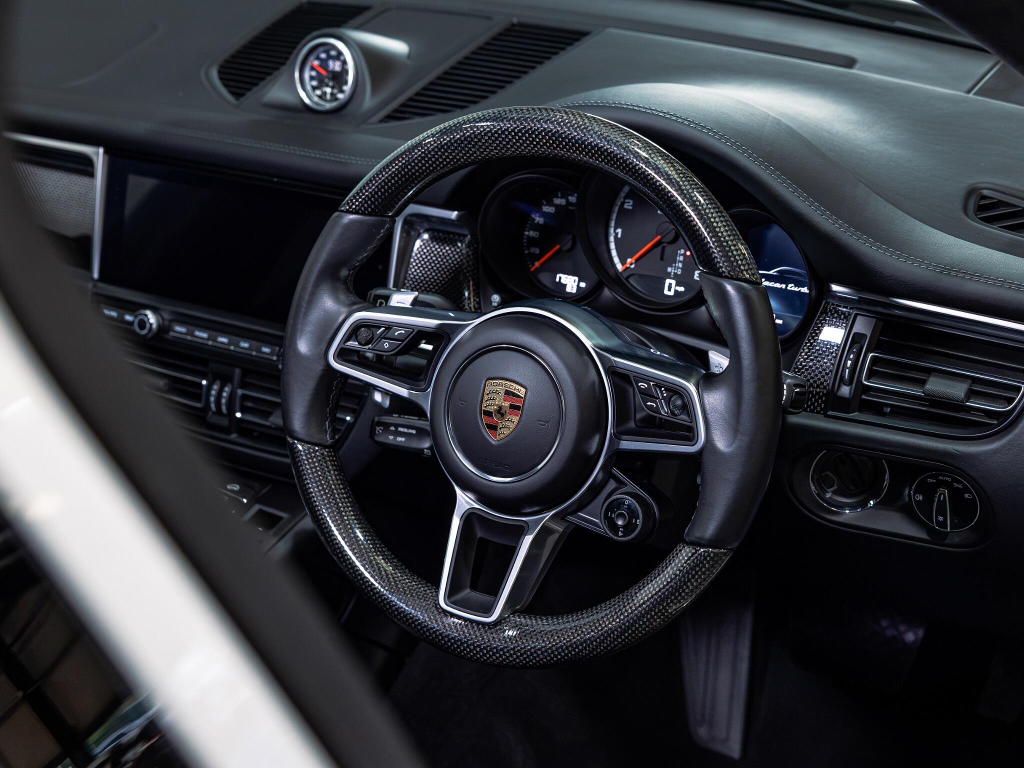 Porsche Macan view 16