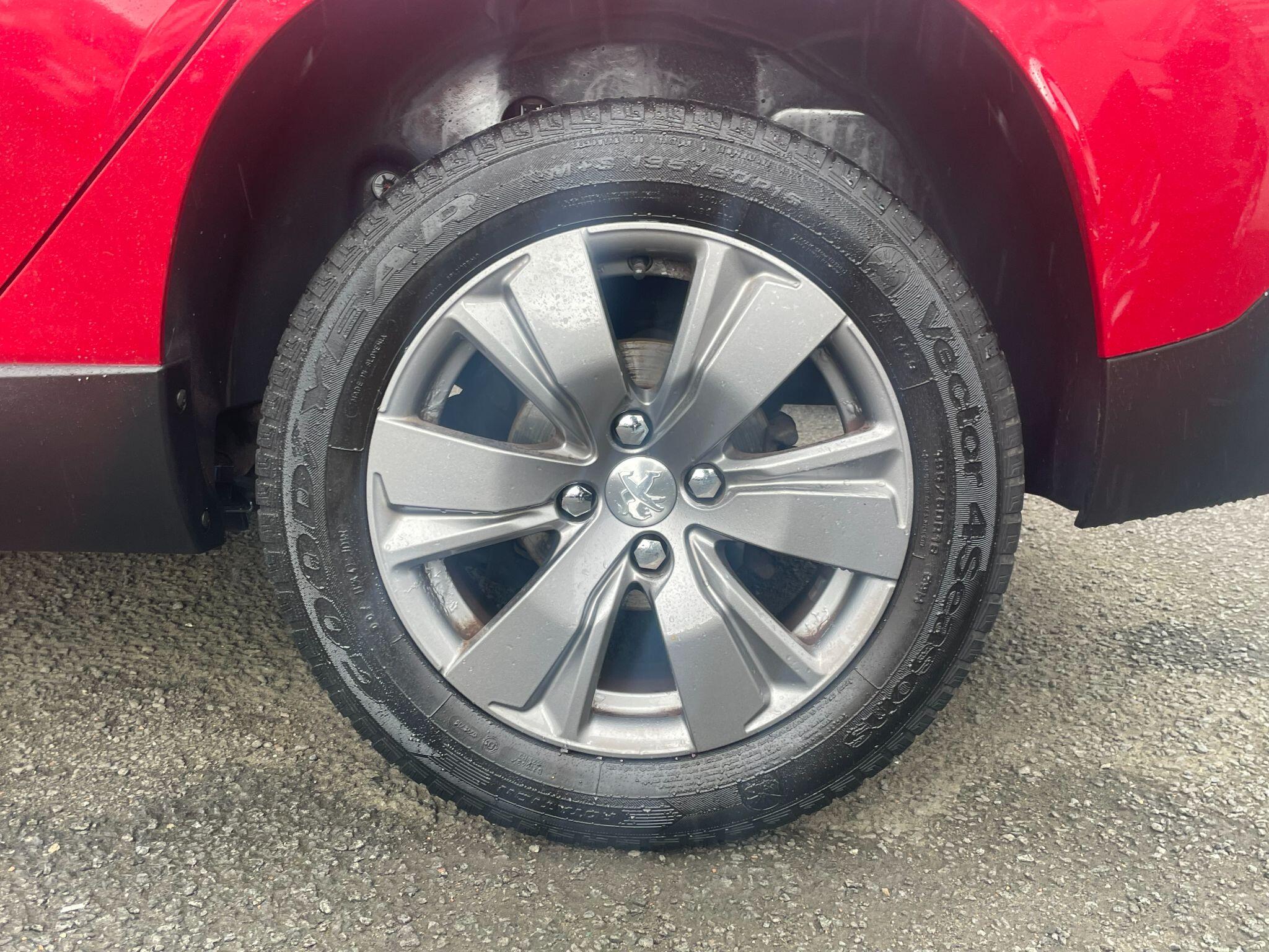 Peugeot 2008 view 10